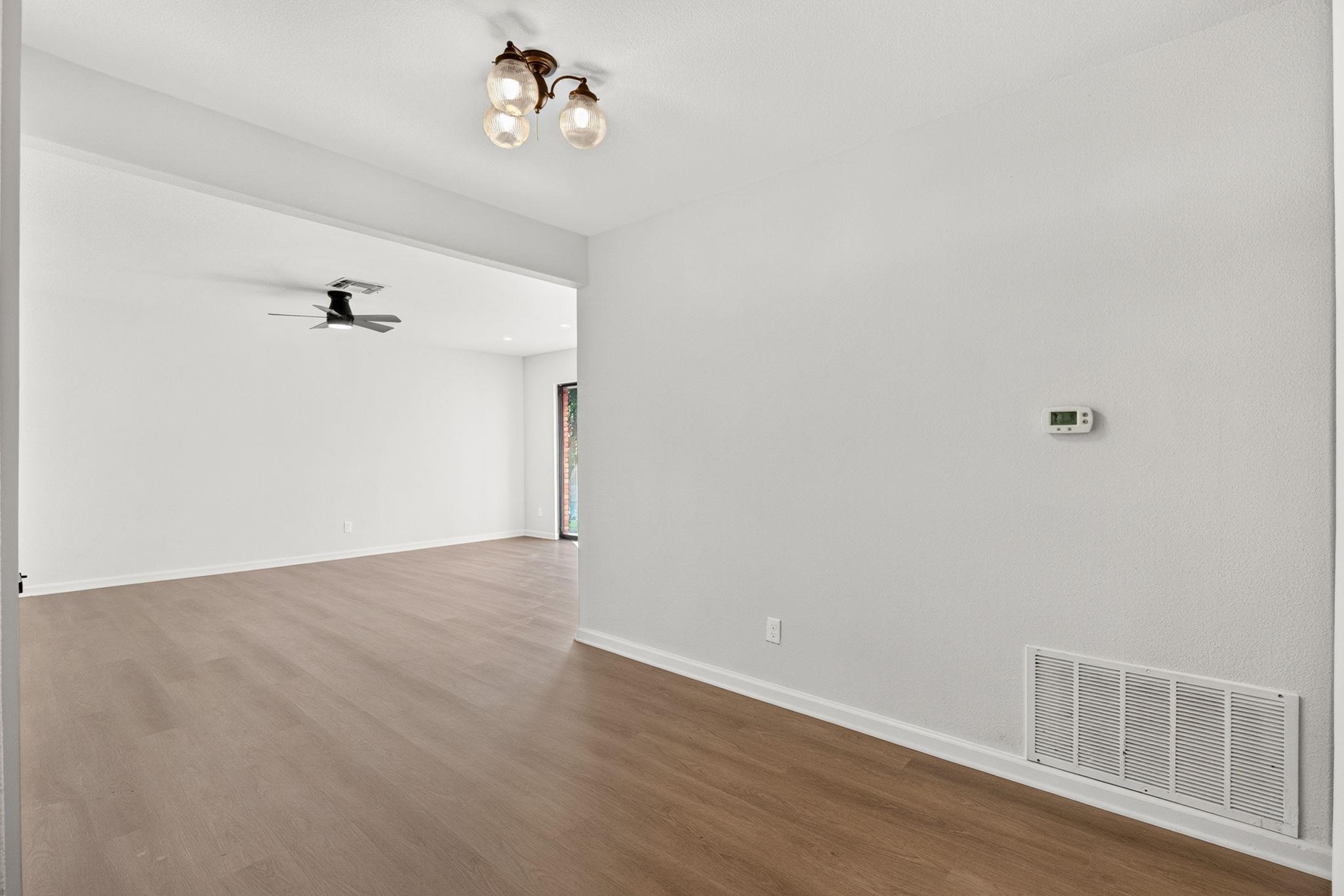 833 Ross CIR