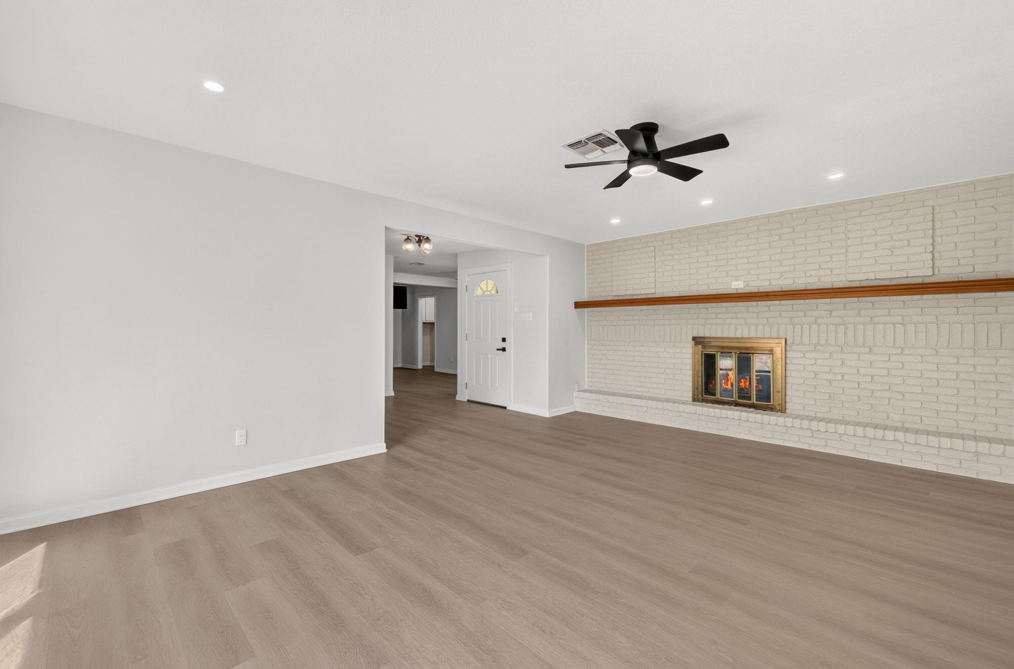 833 Ross CIR