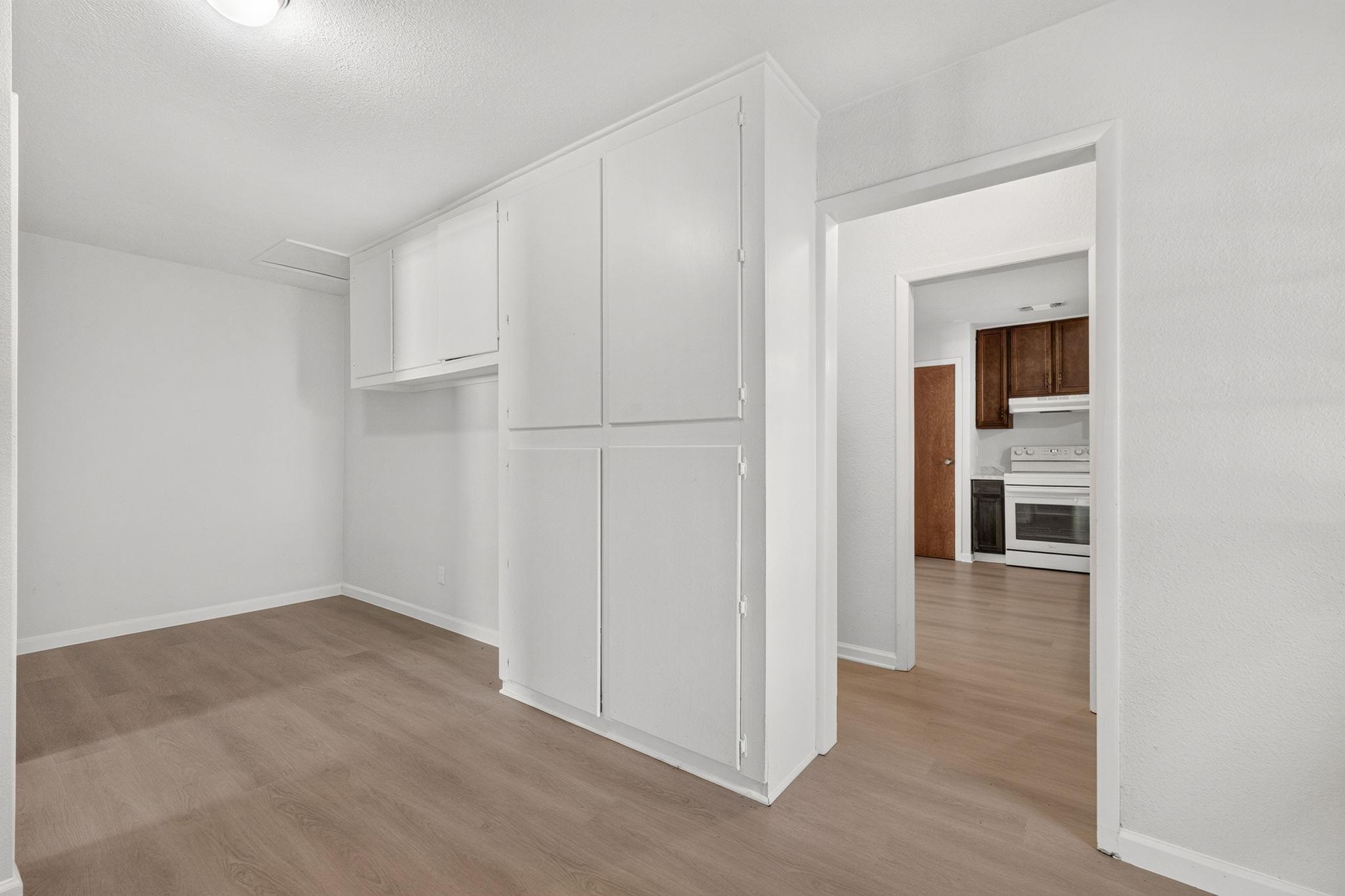 833 Ross CIR