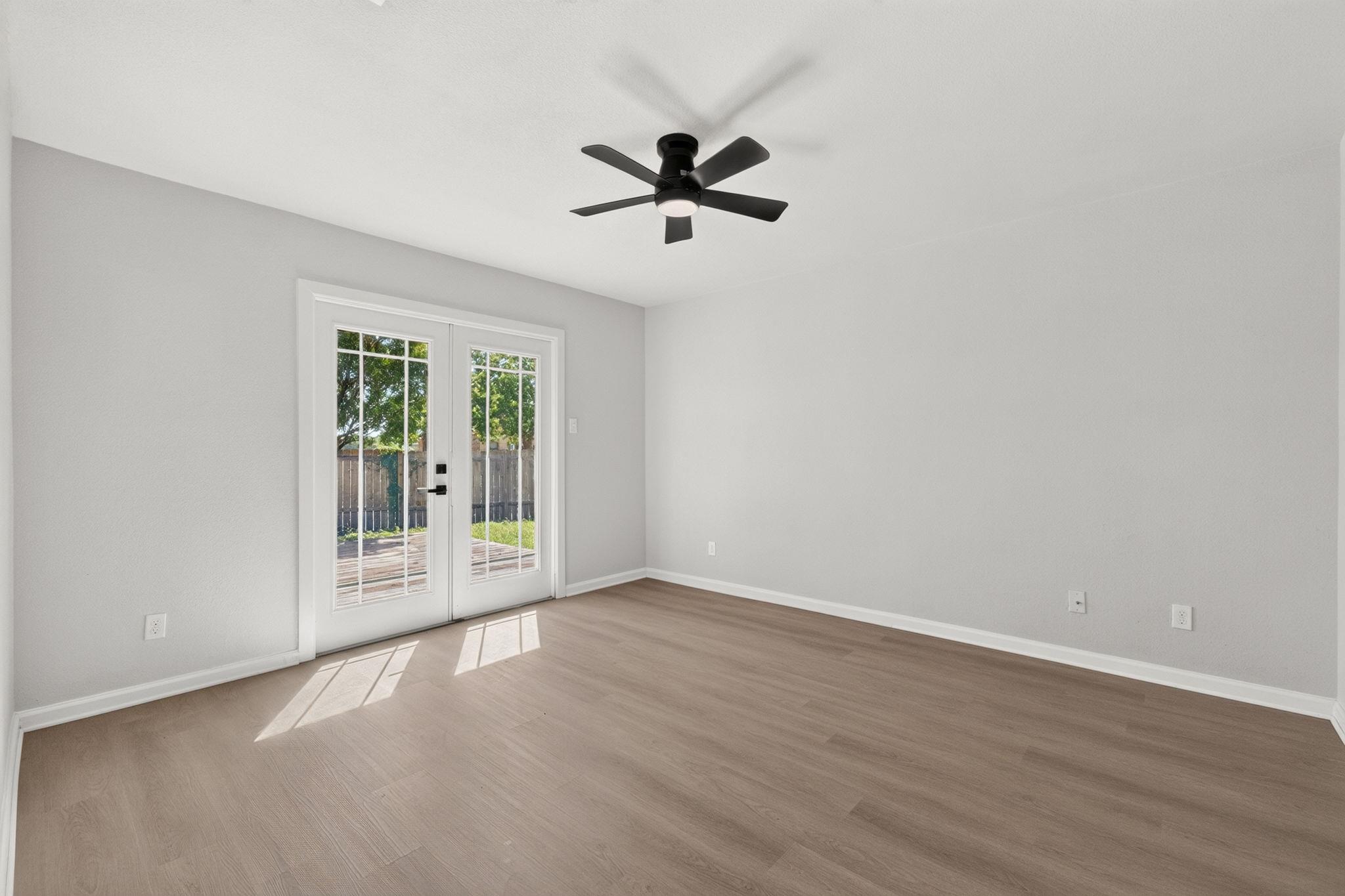 833 Ross CIR