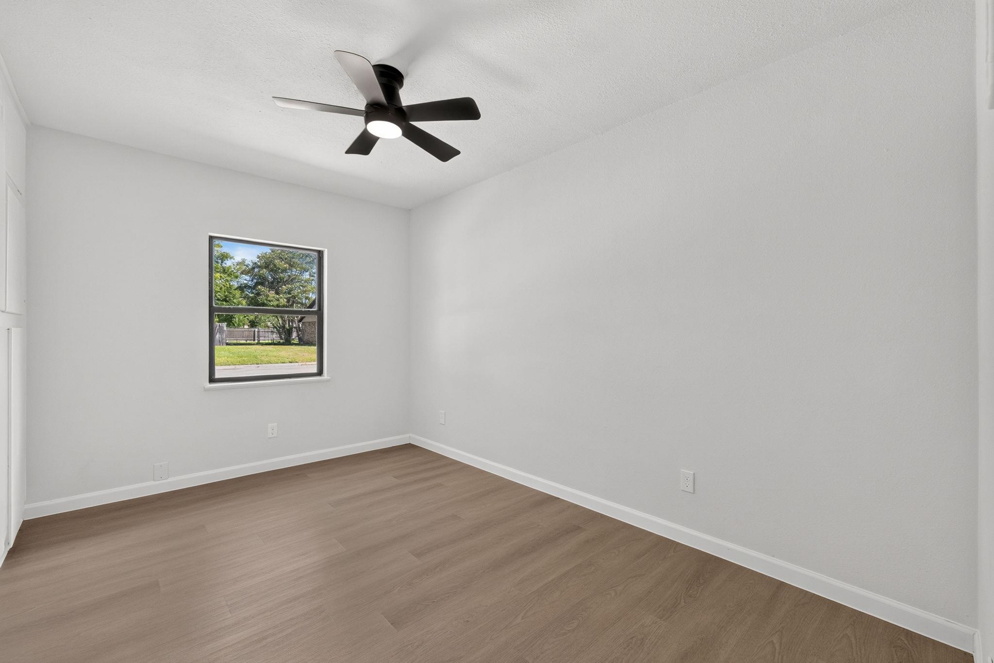 833 Ross CIR