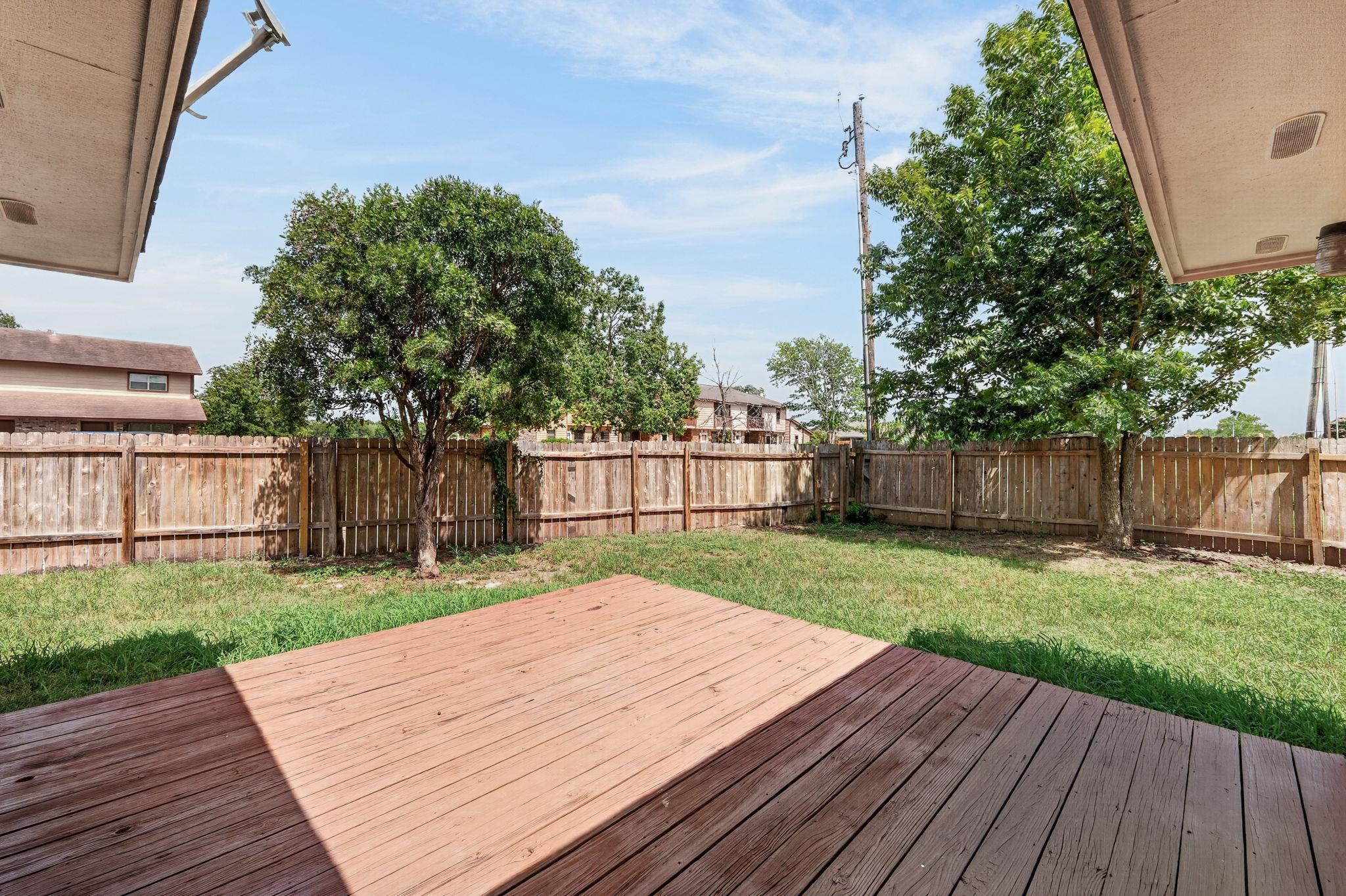 833 Ross CIR