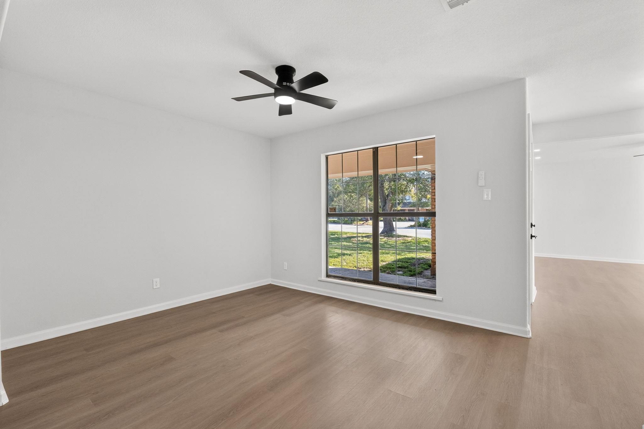 833 Ross CIR