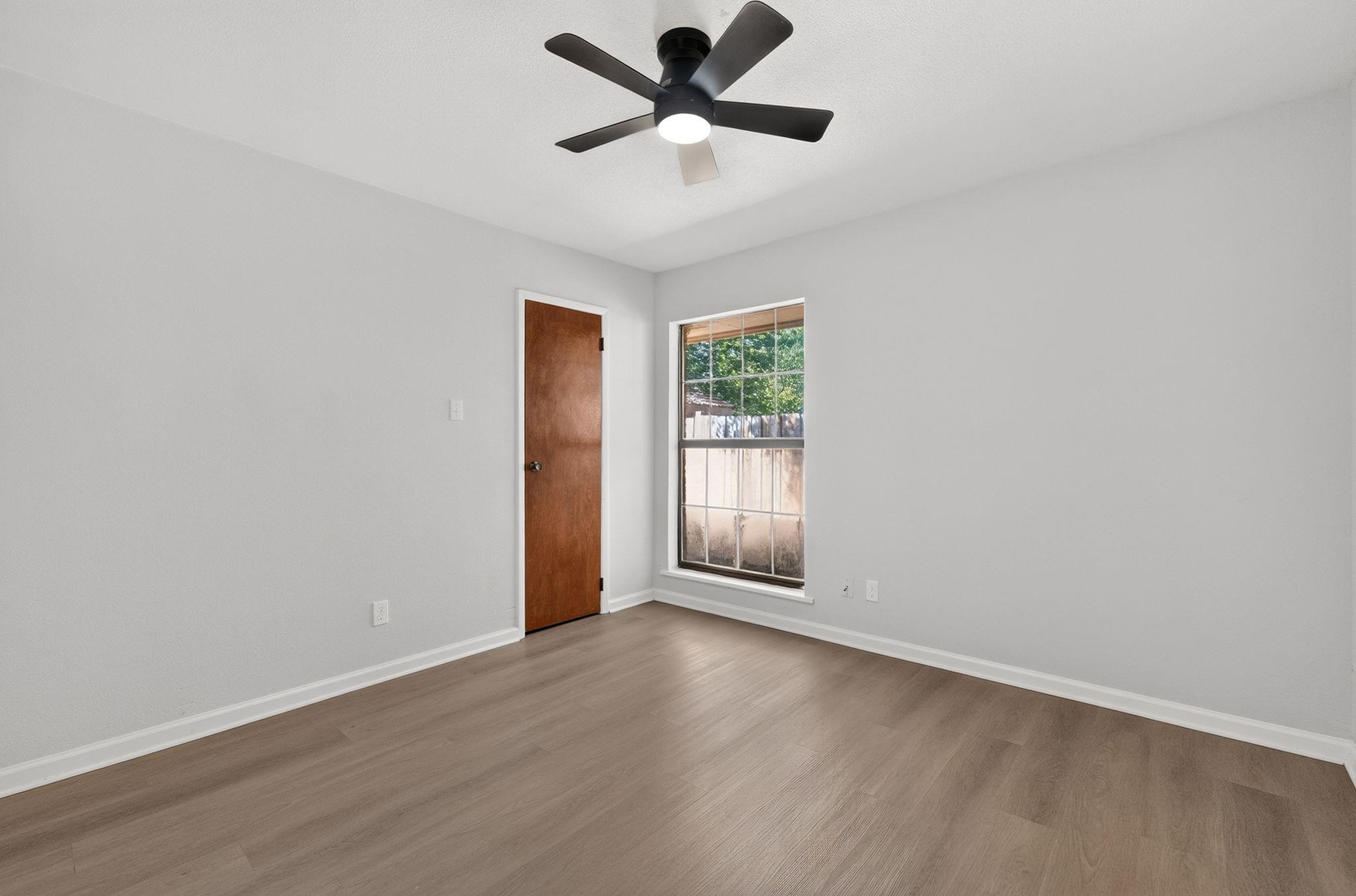 833 Ross CIR