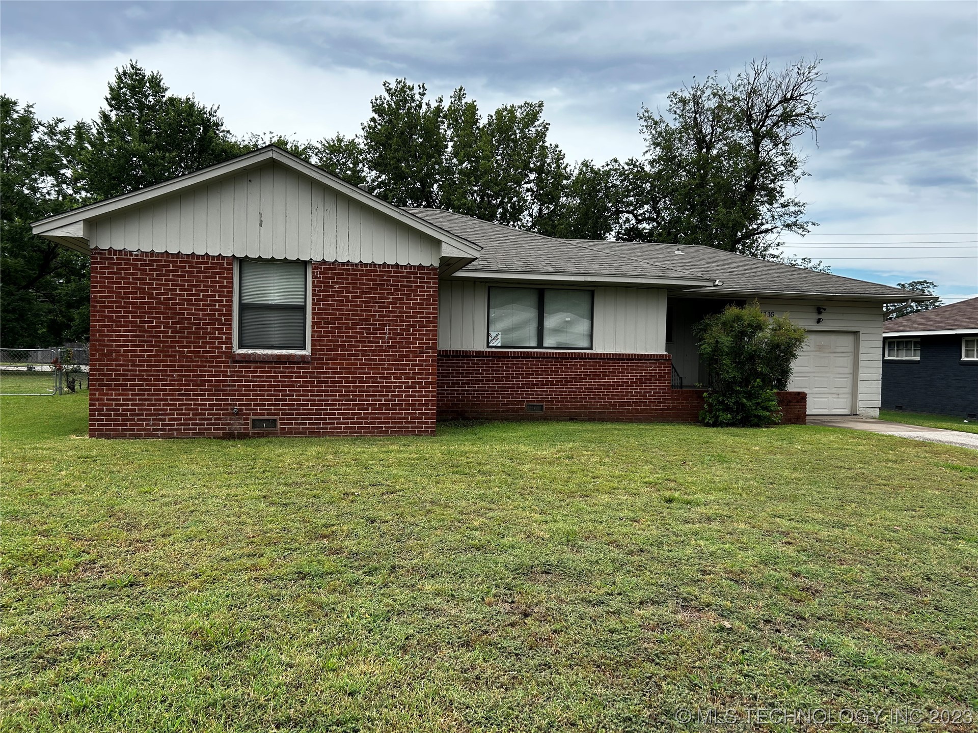 1736 W Fairview Street