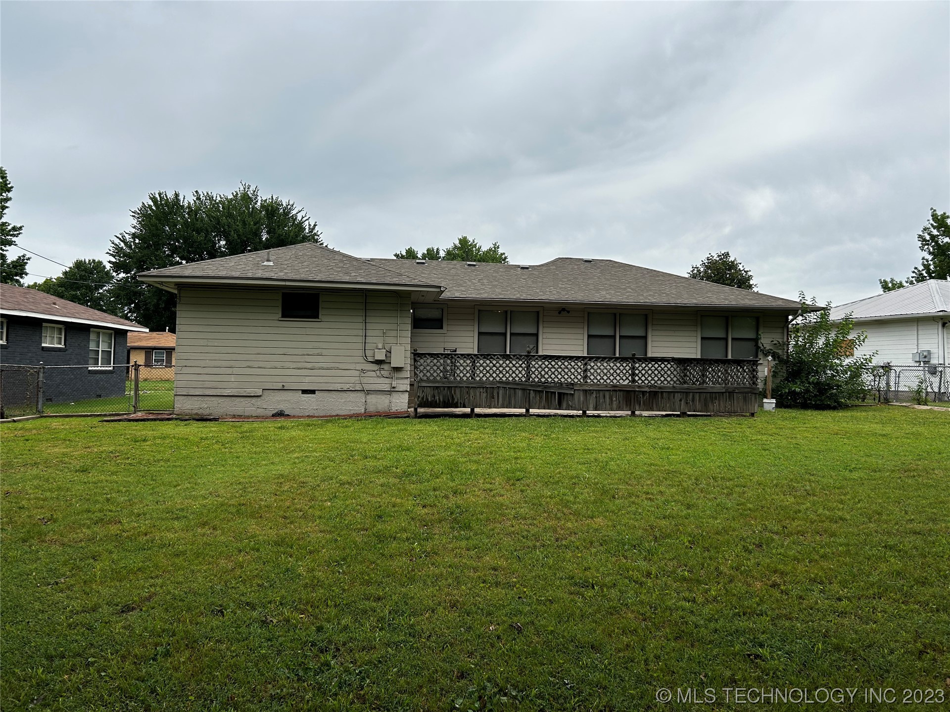 1736 W Fairview Street