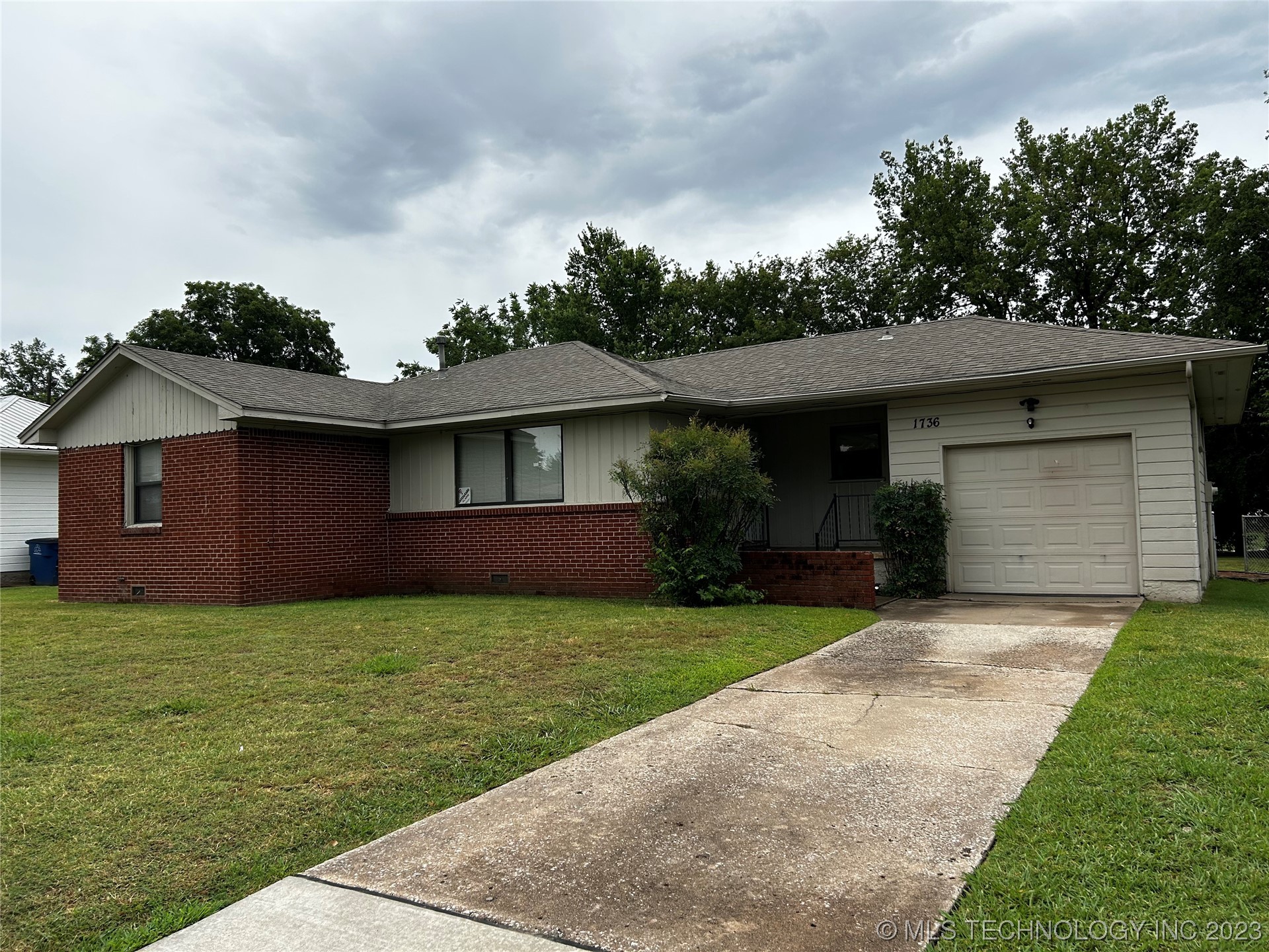 1736 W Fairview Street