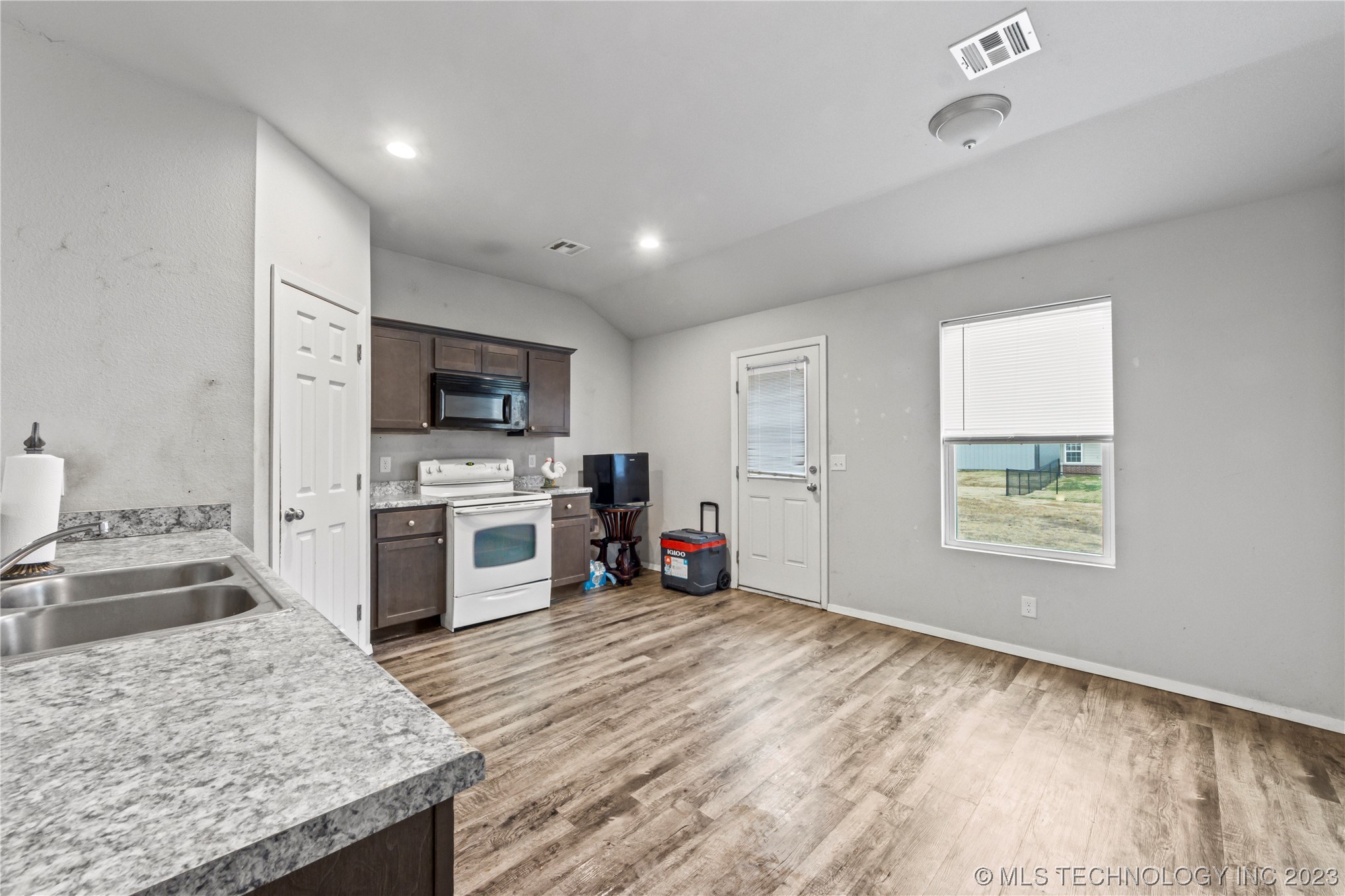 1300 W Duncan Road