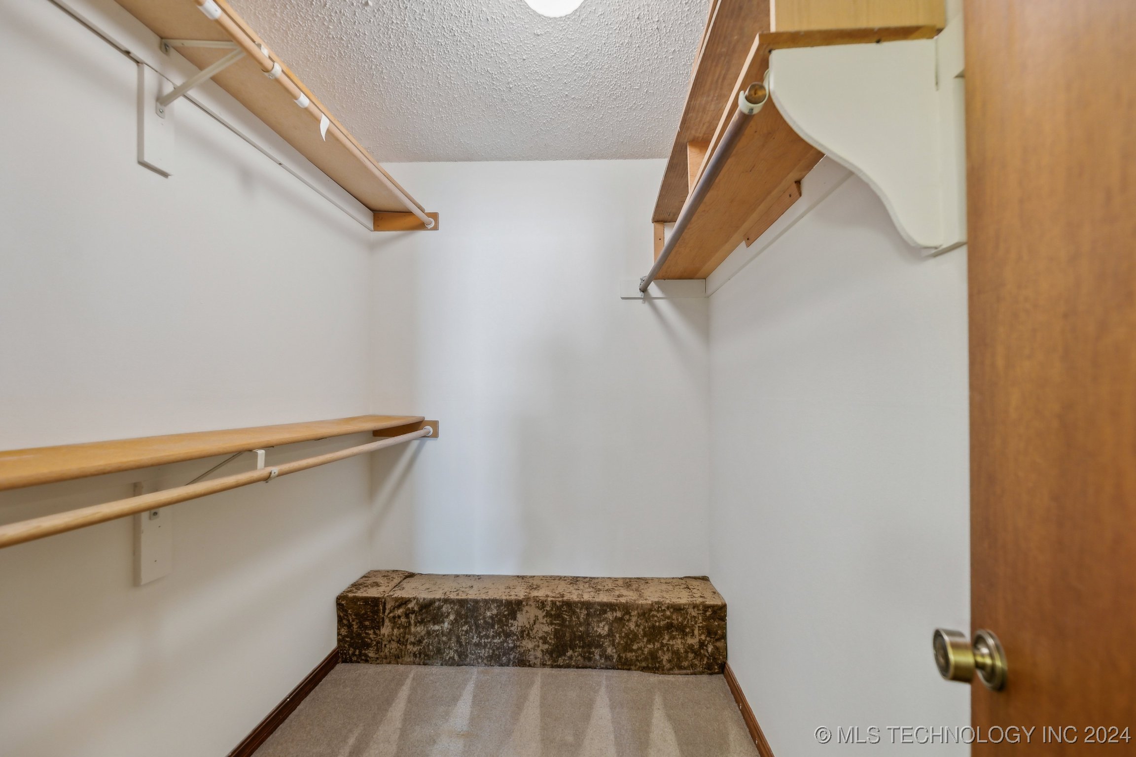 9951 W 174th Street S