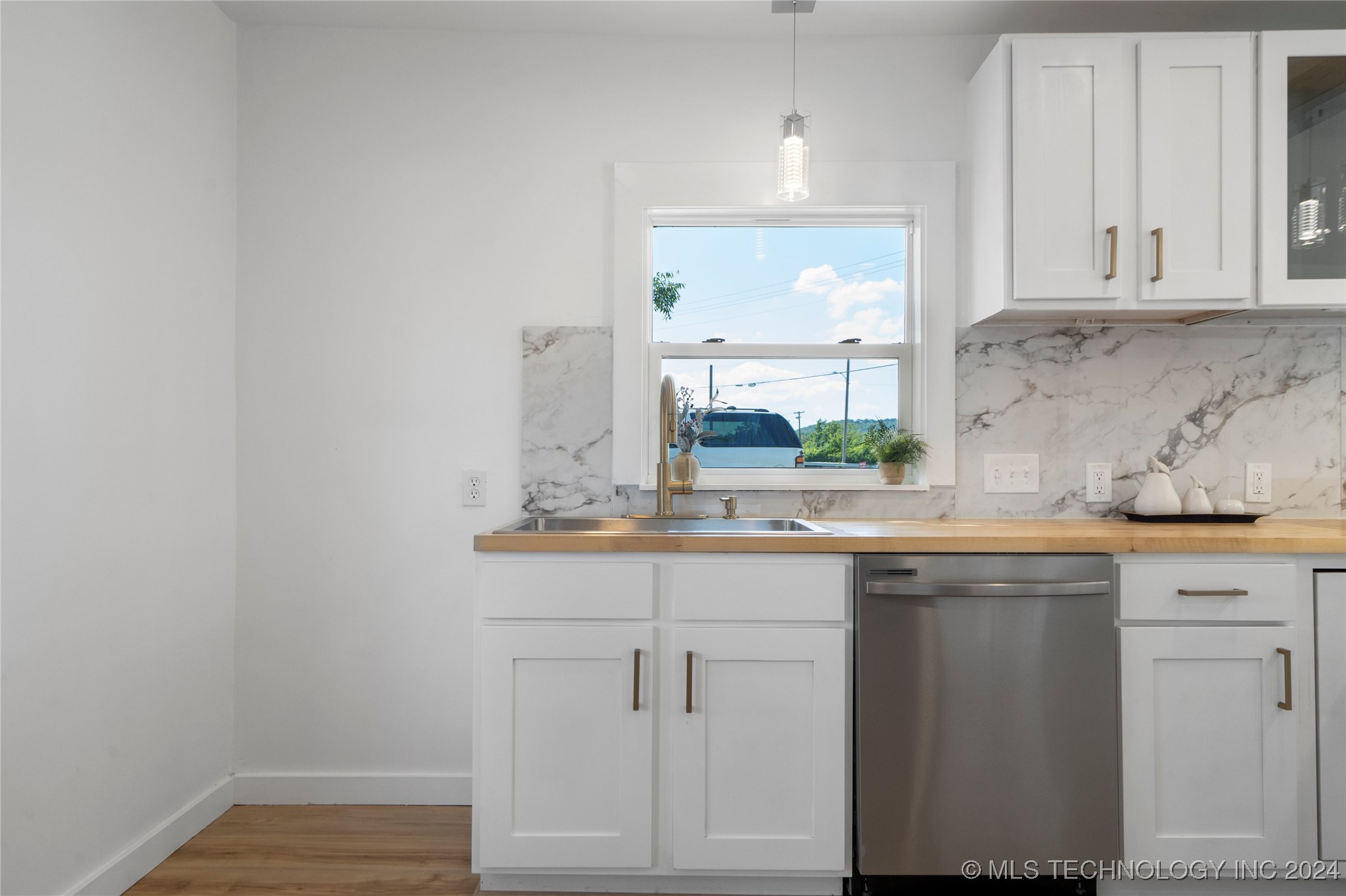 2312 W 40th Street