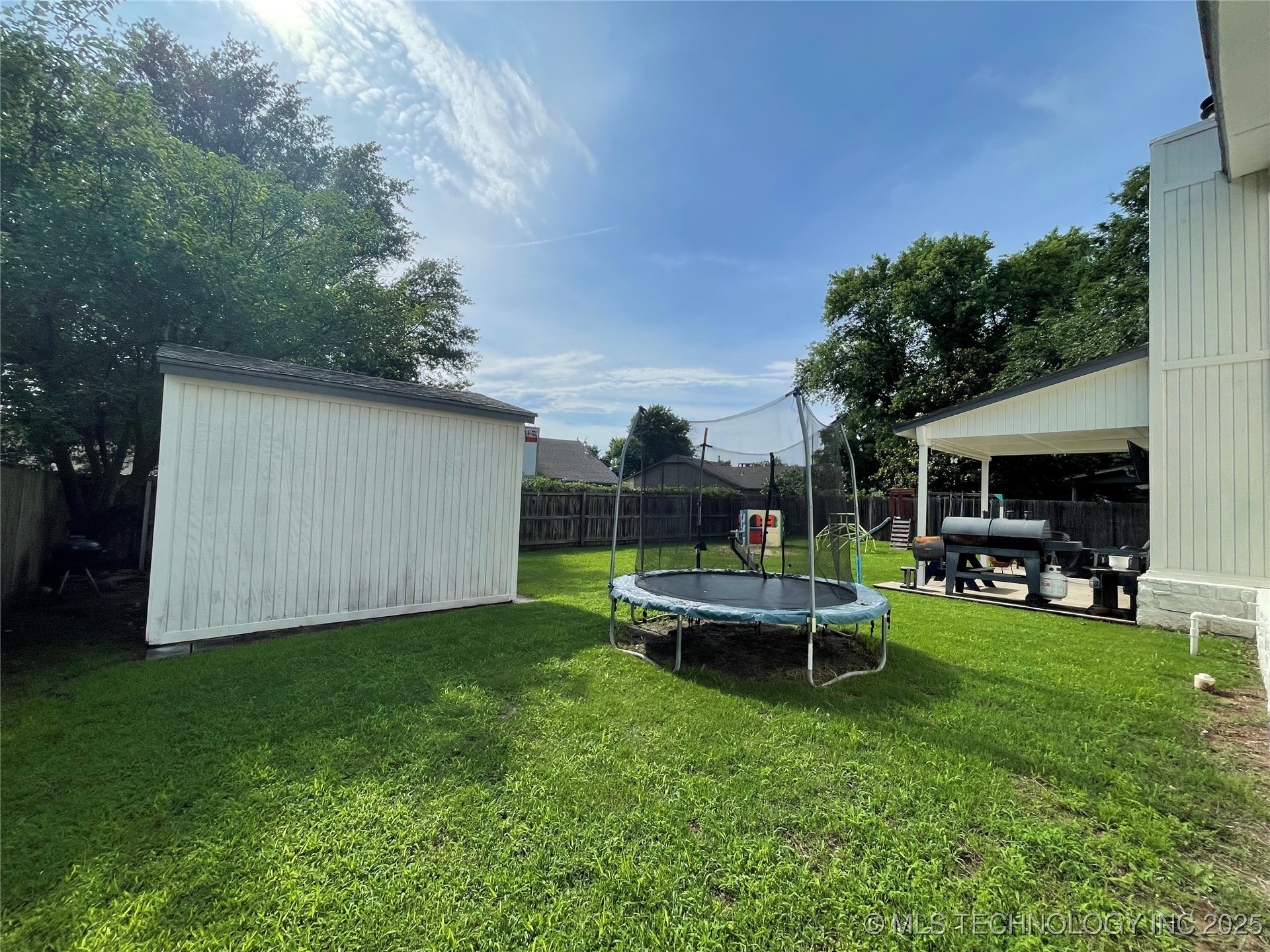 3800 S Narcissus Avenue