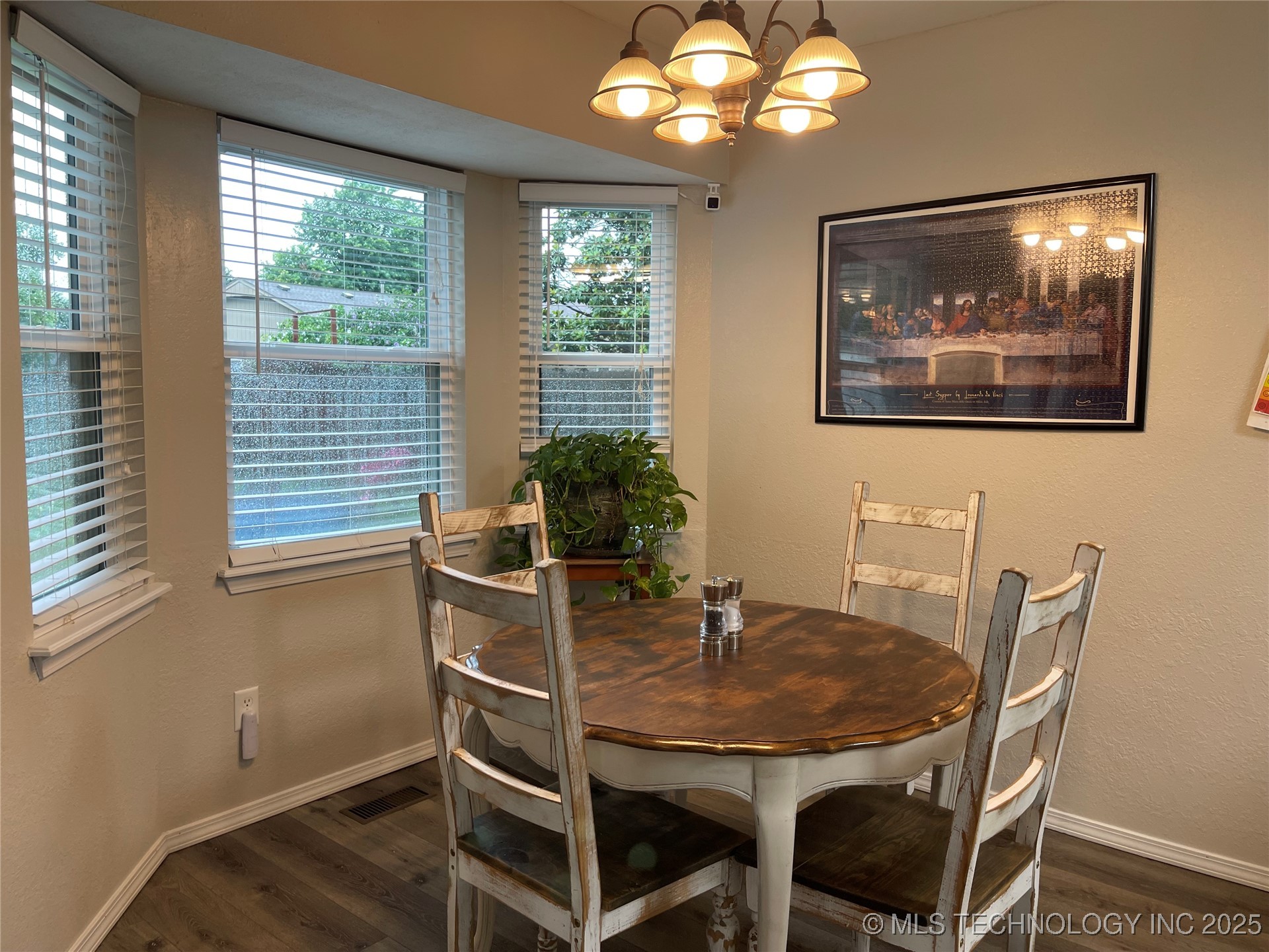 3800 S Narcissus Avenue