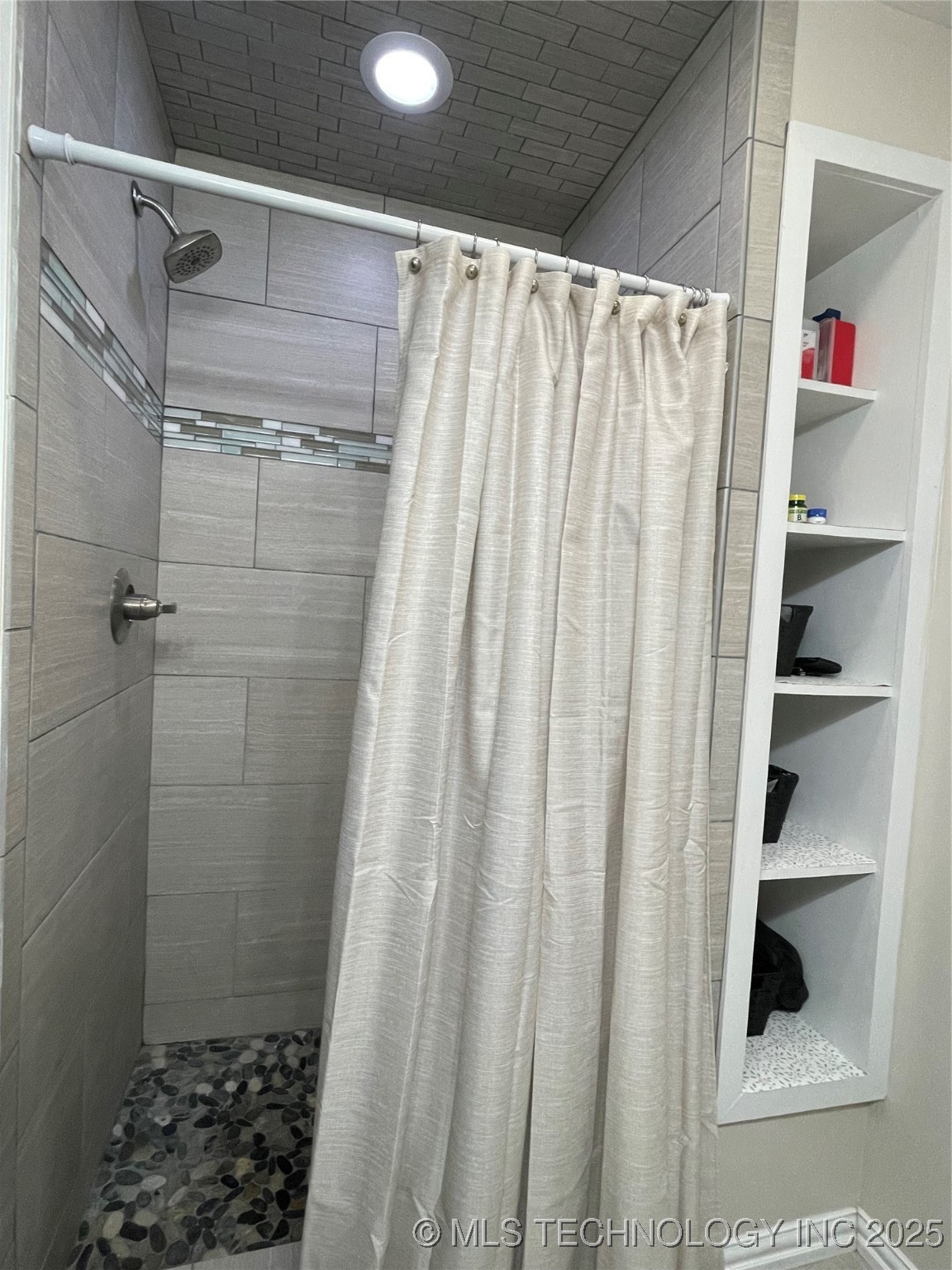 3800 S Narcissus Avenue