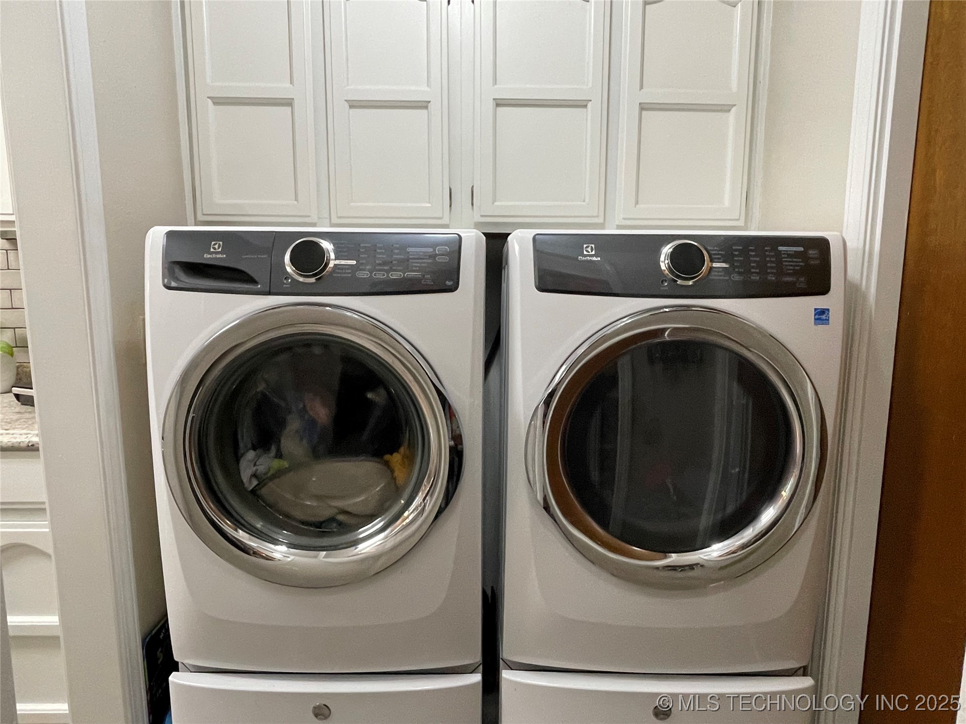 3800 S Narcissus Avenue