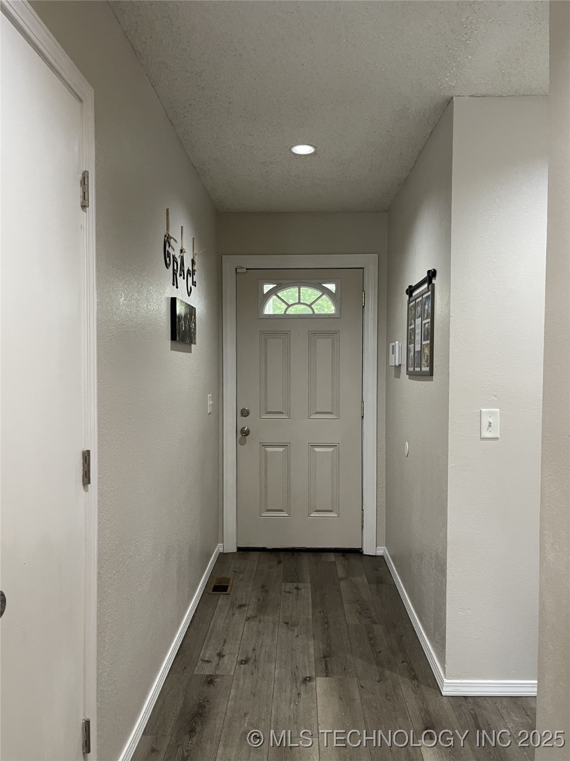 3800 S Narcissus Avenue