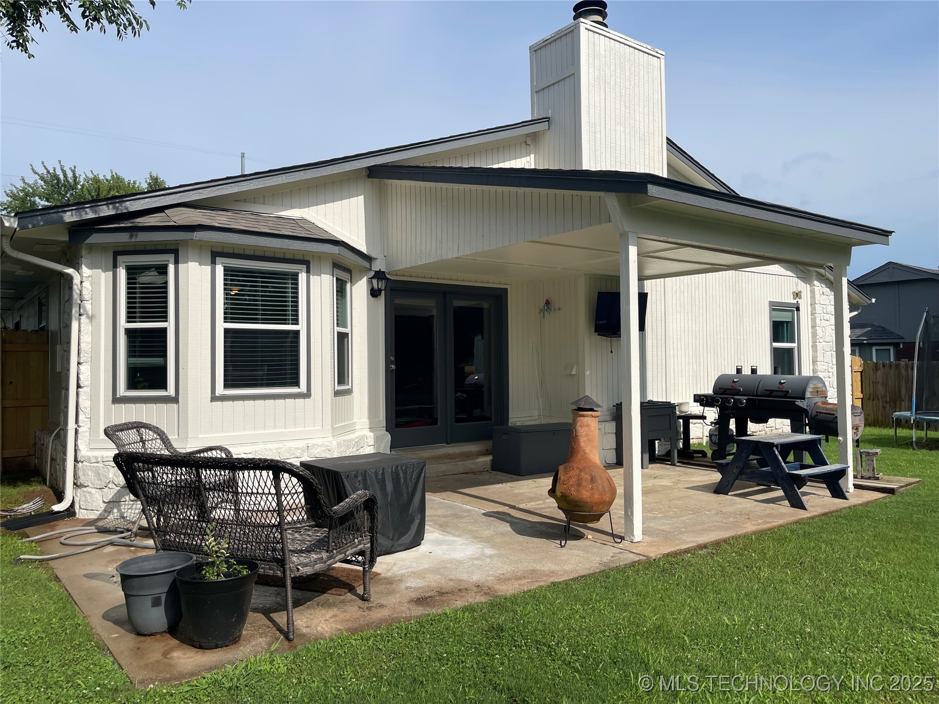 3800 S Narcissus Avenue