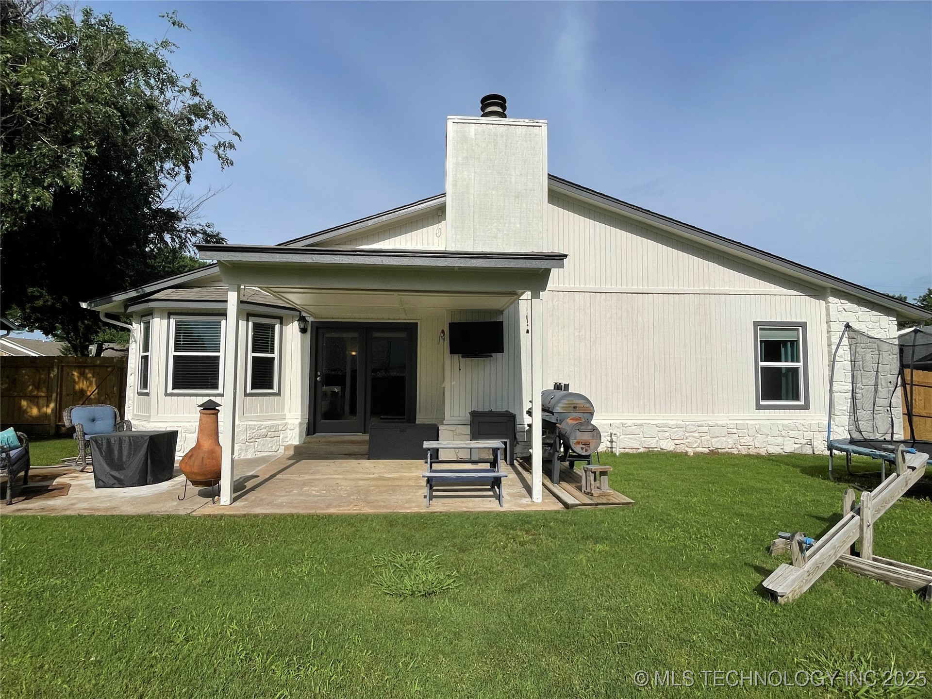 3800 S Narcissus Avenue