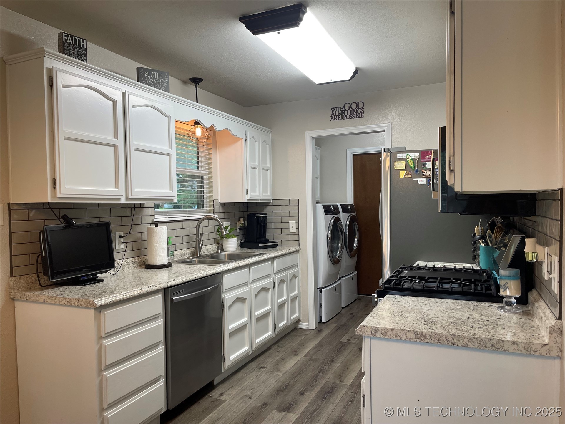 3800 S Narcissus Avenue