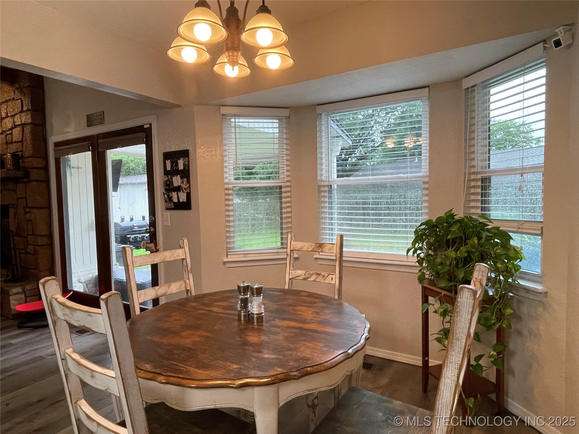 3800 S Narcissus Avenue