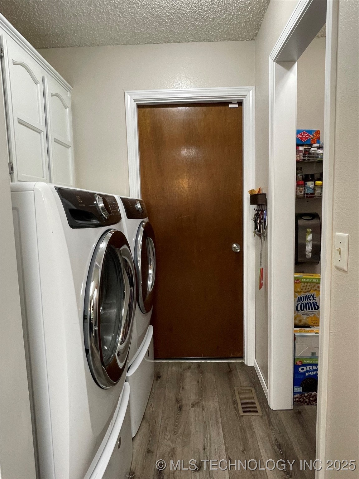 3800 S Narcissus Avenue