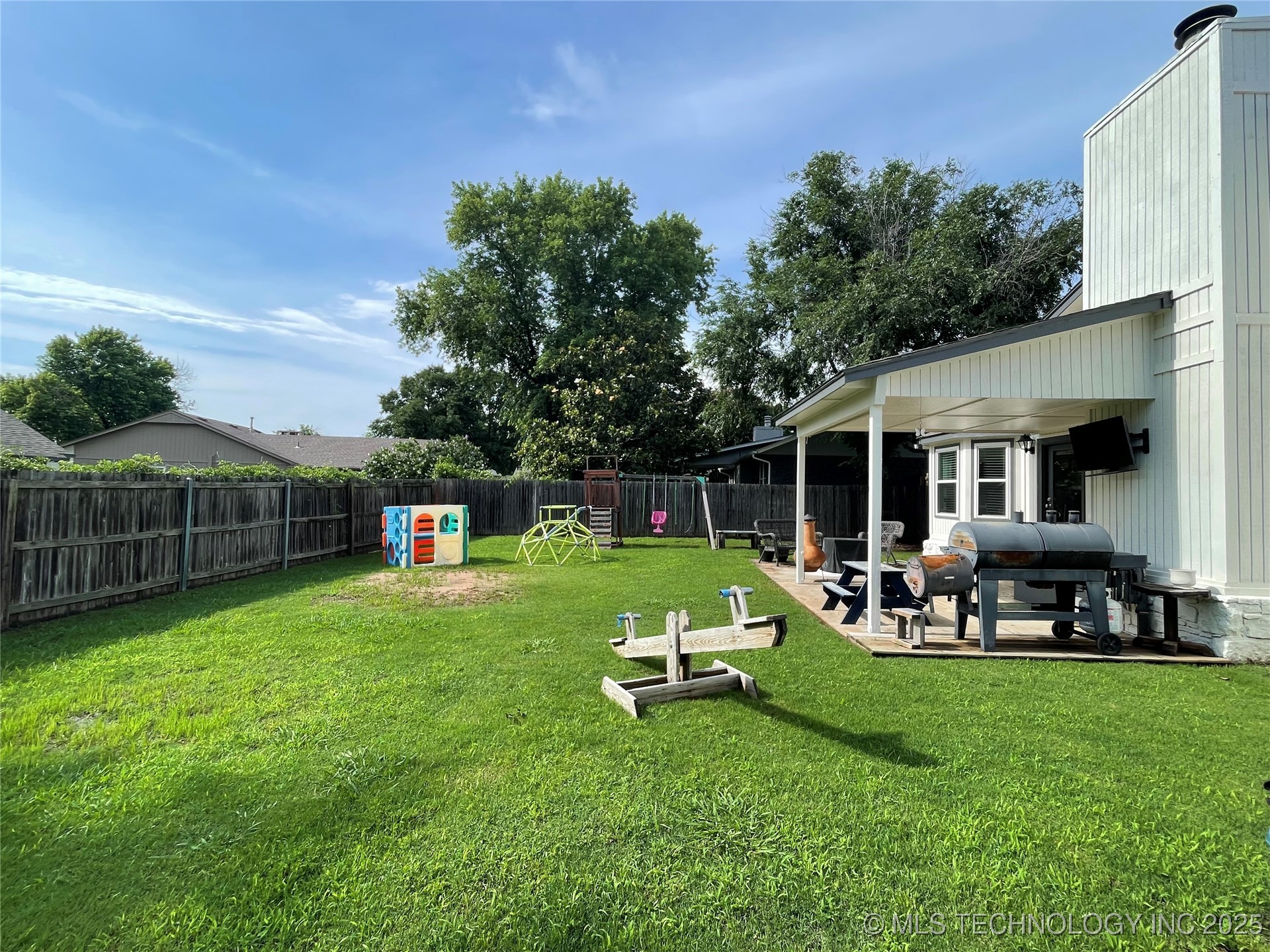 3800 S Narcissus Avenue