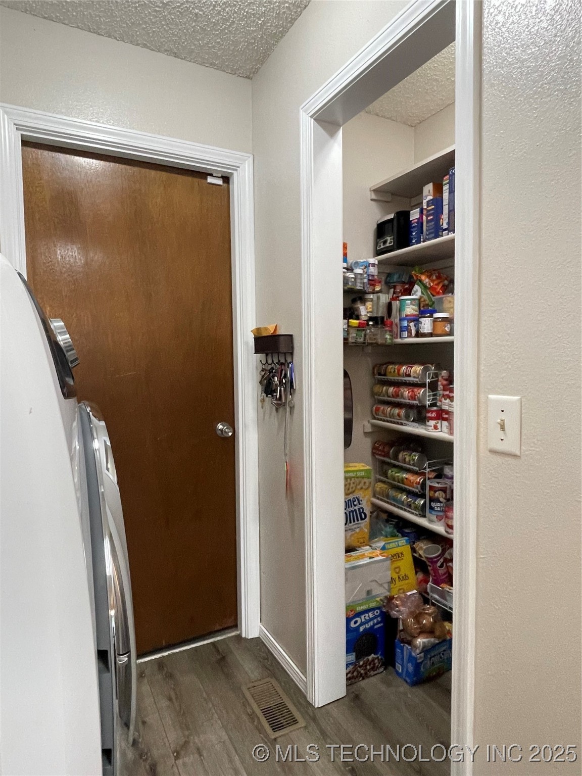 3800 S Narcissus Avenue