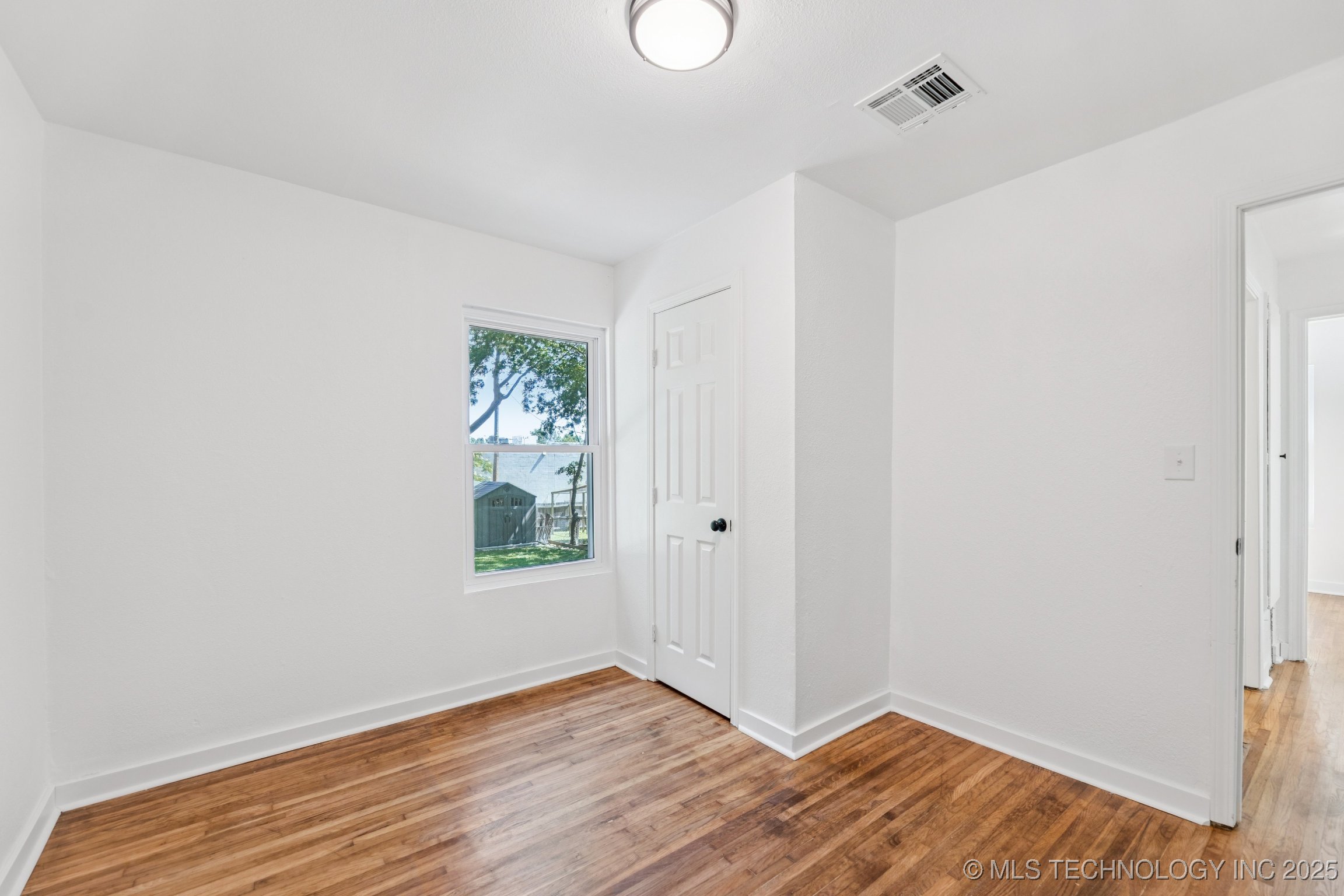 2127 W 48th Place