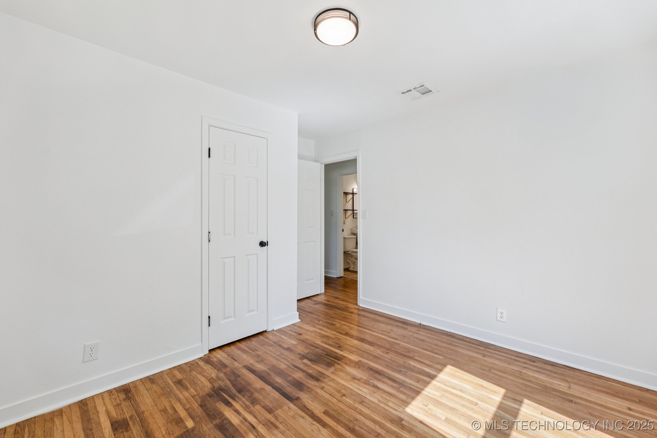 2127 W 48th Place