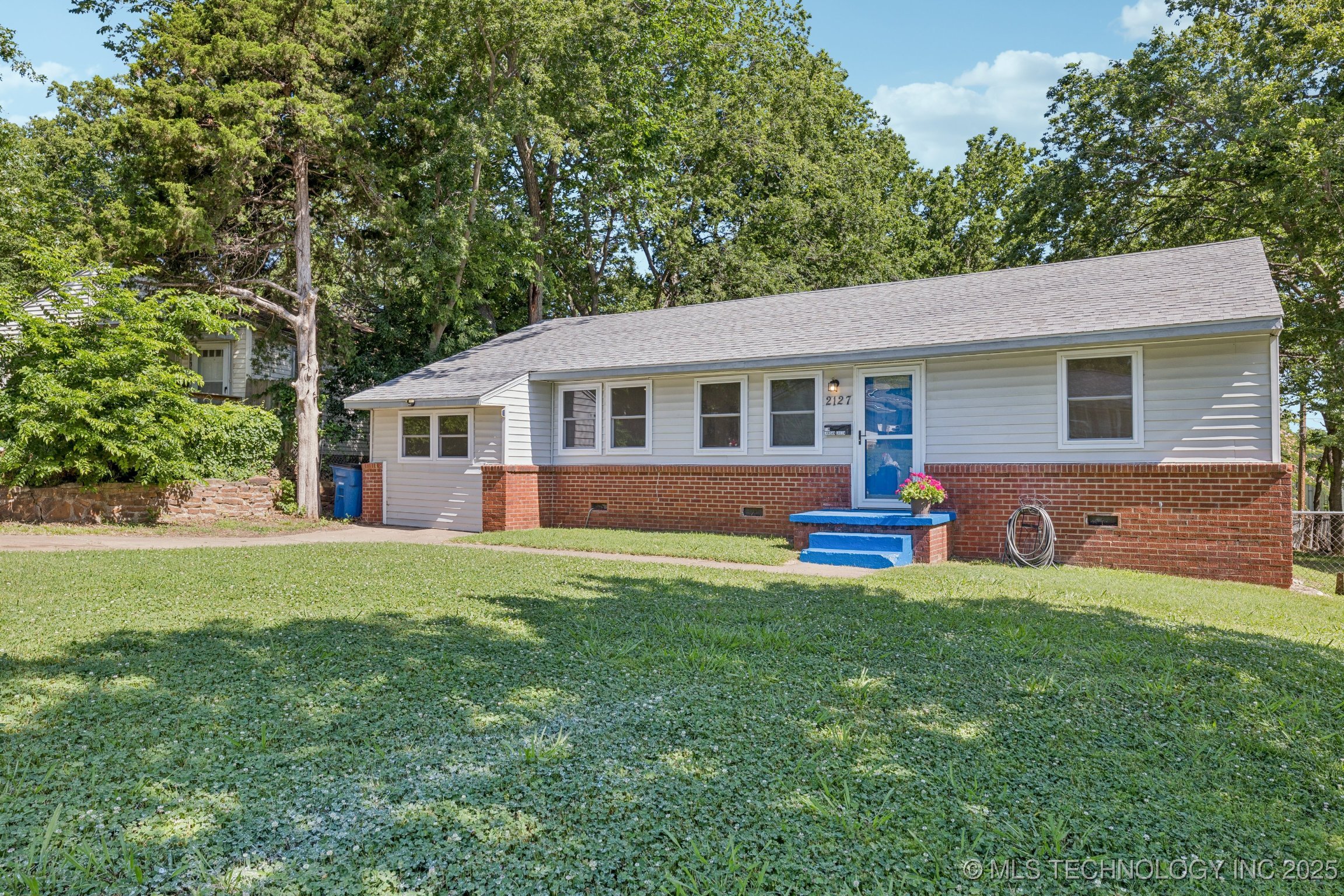 2127 W 48th Place