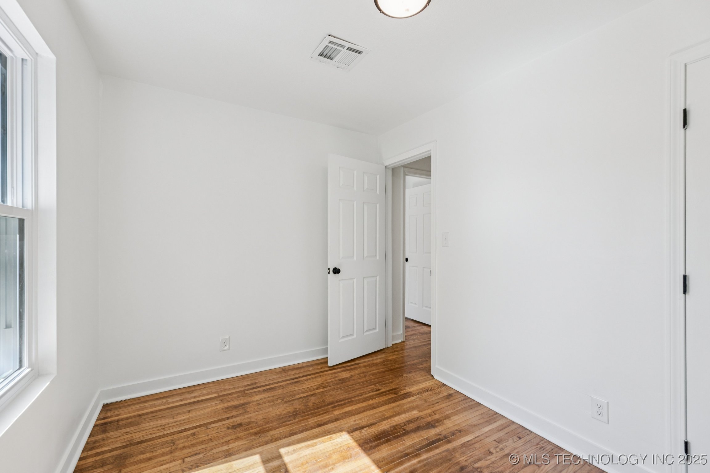 2127 W 48th Place