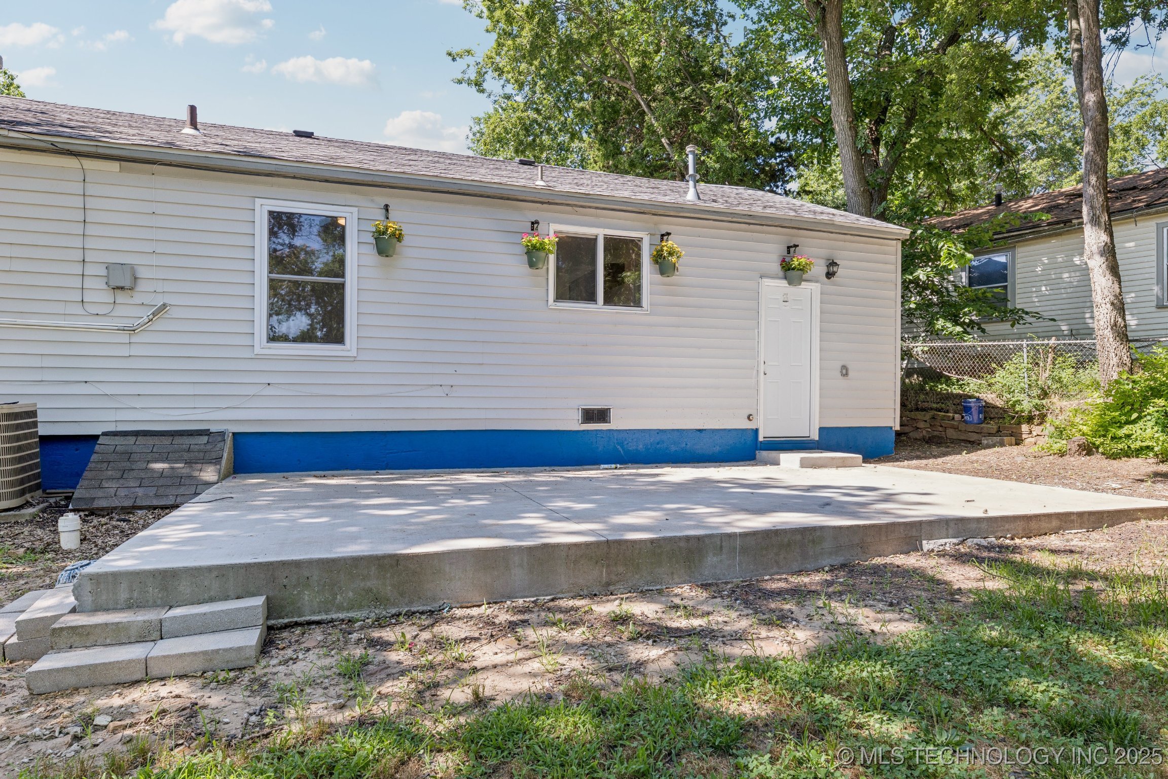2127 W 48th Place