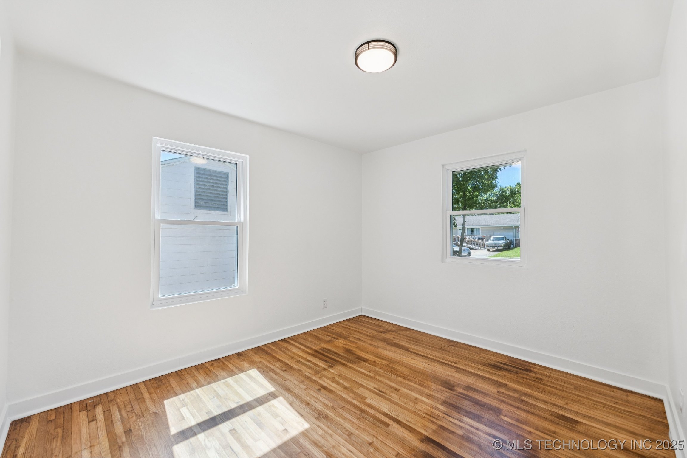 2127 W 48th Place