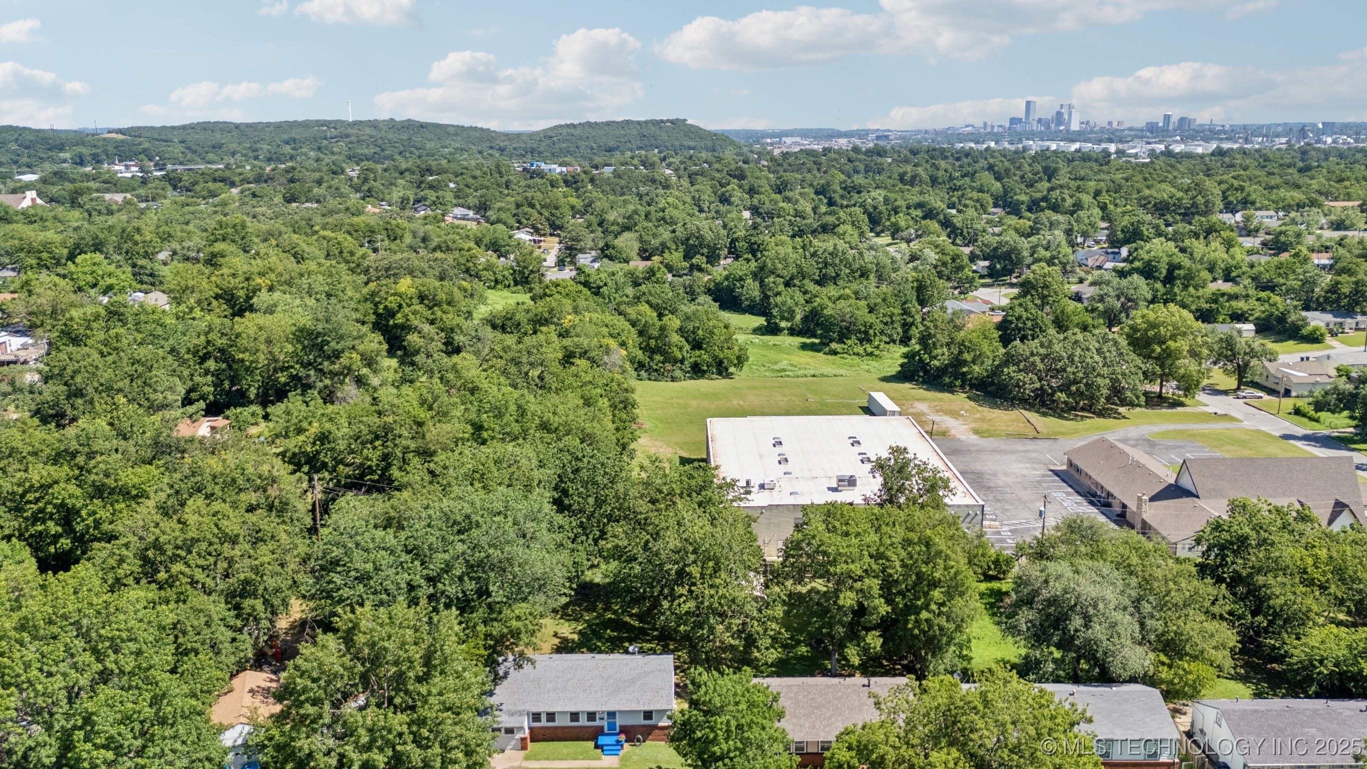 2127 W 48th Place