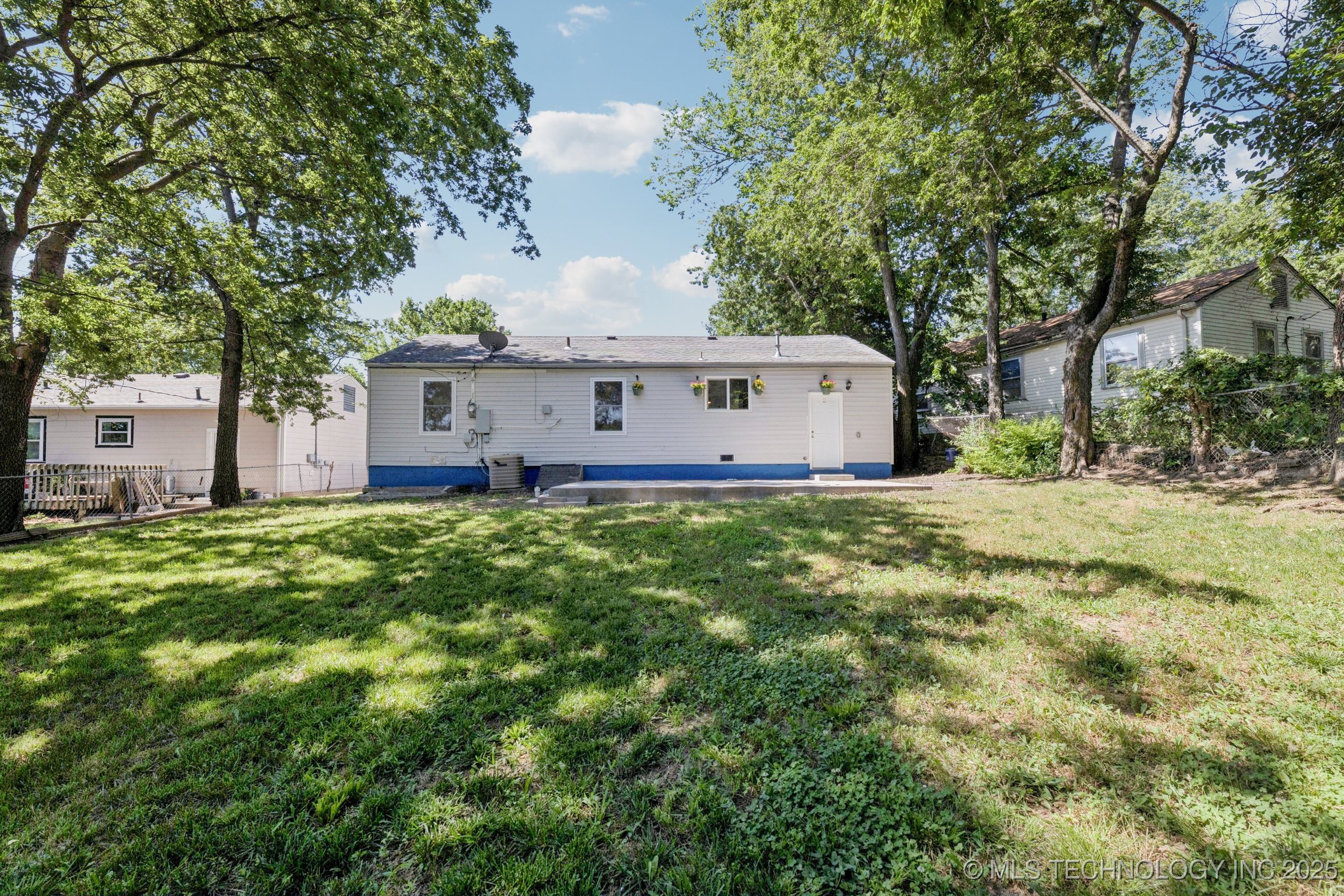 2127 W 48th Place