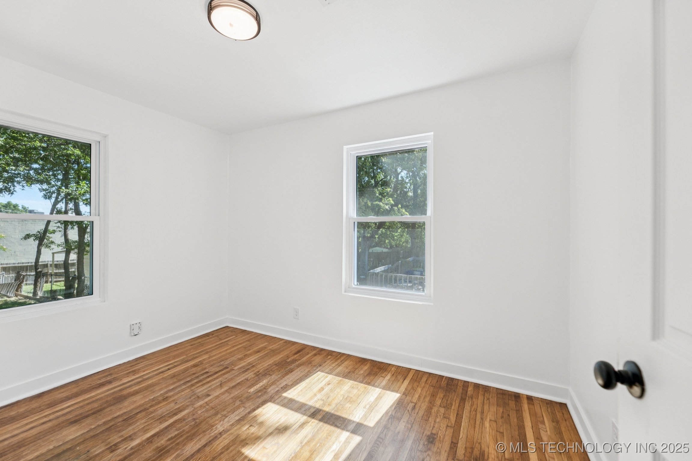 2127 W 48th Place