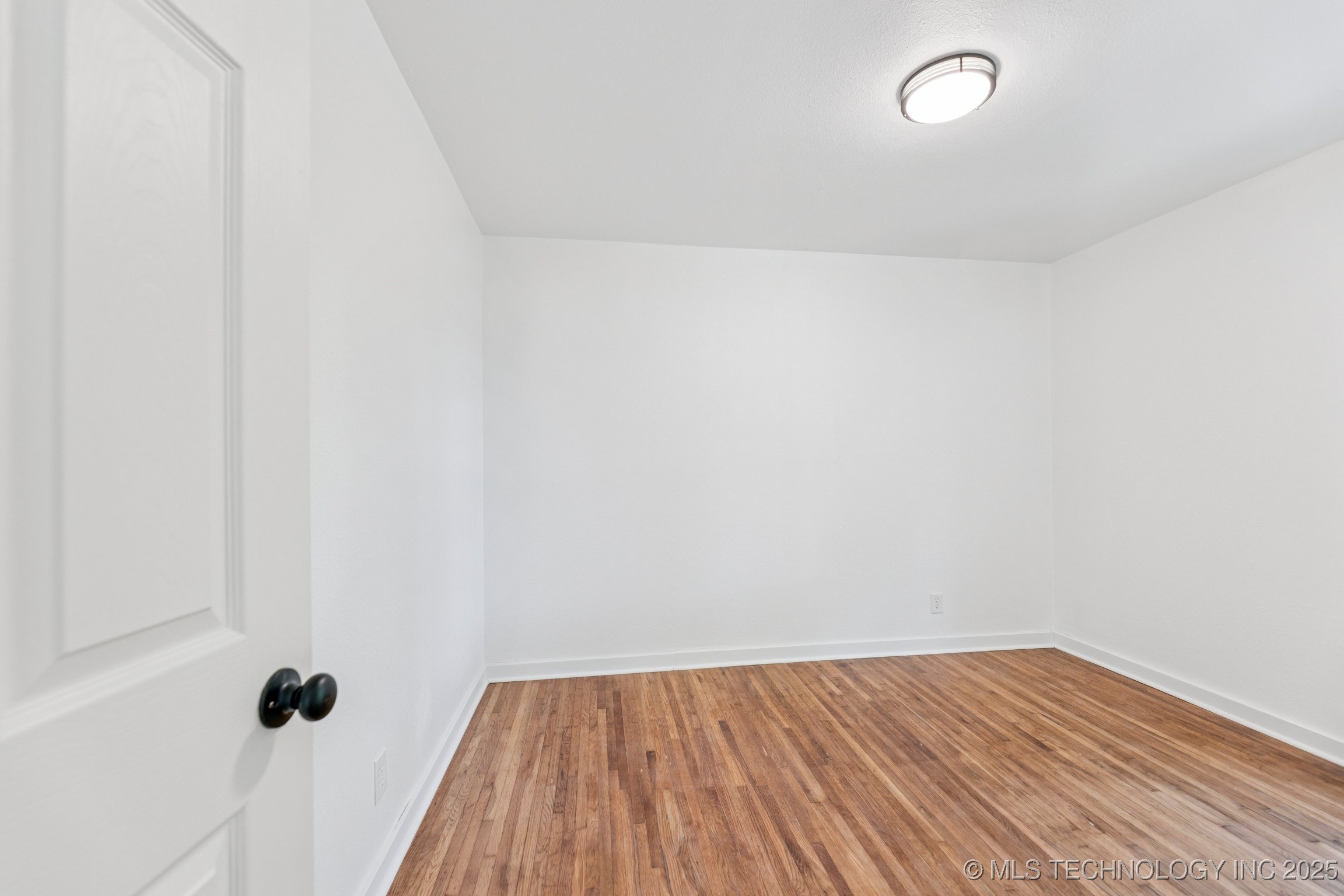 2127 W 48th Place
