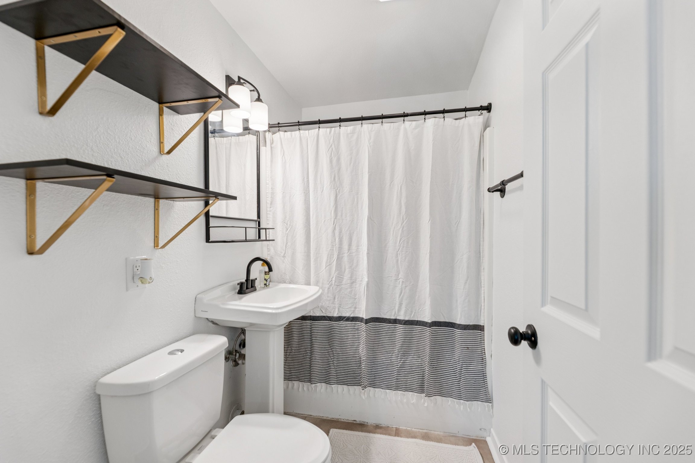 2127 W 48th Place