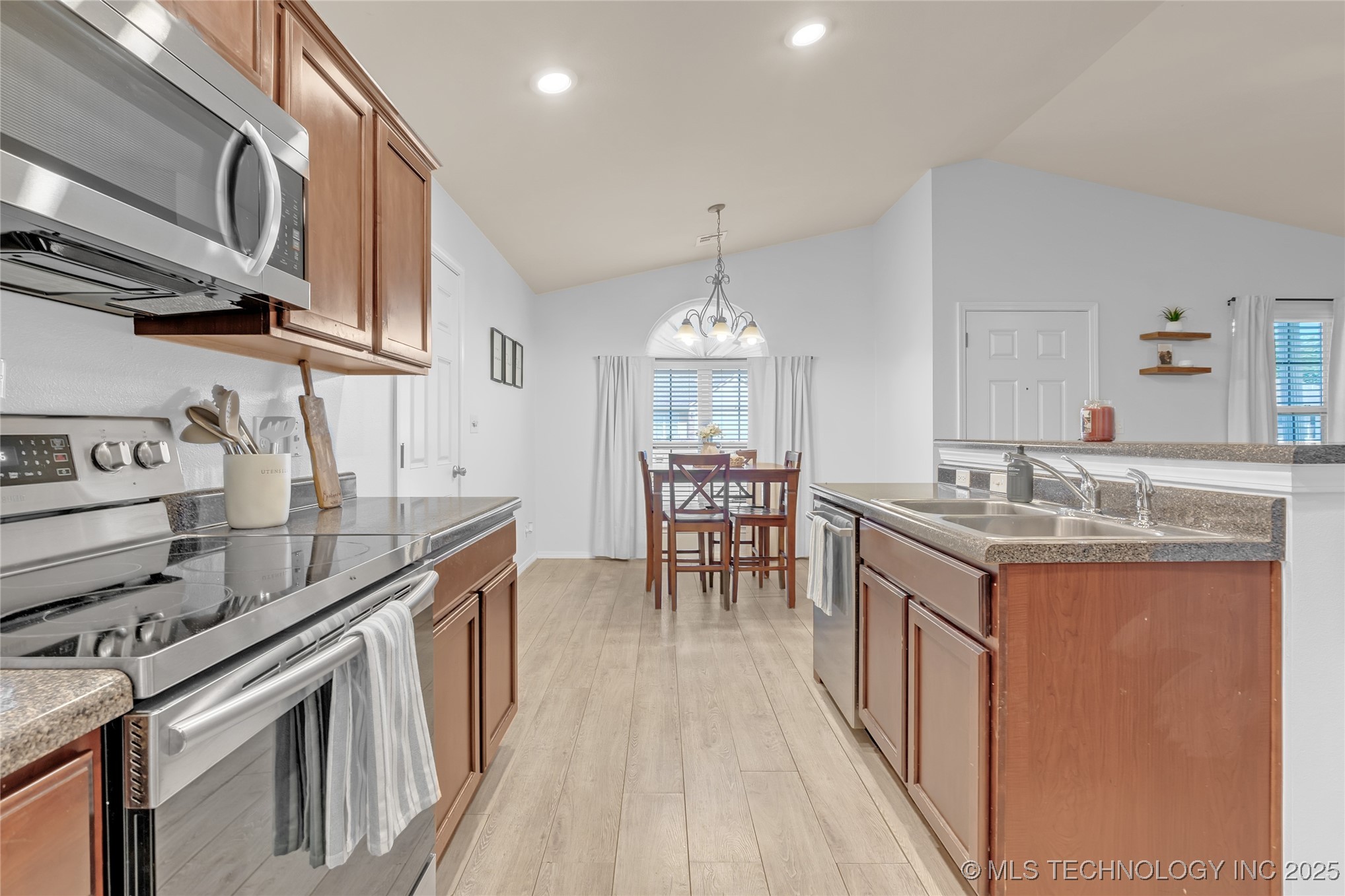 8745 S 261st East Avenue