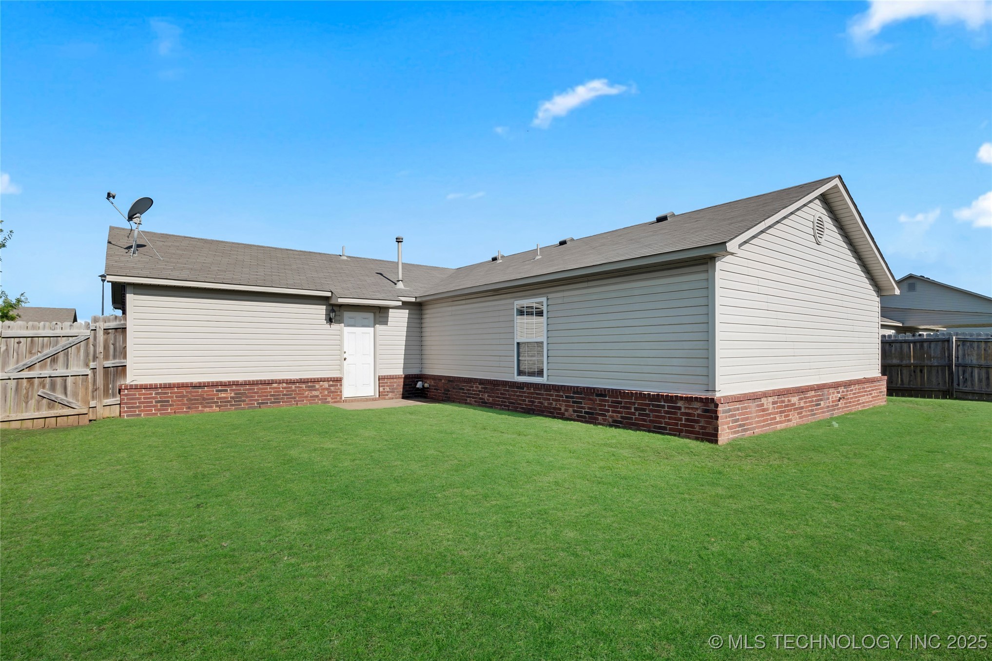 8745 S 261st East Avenue