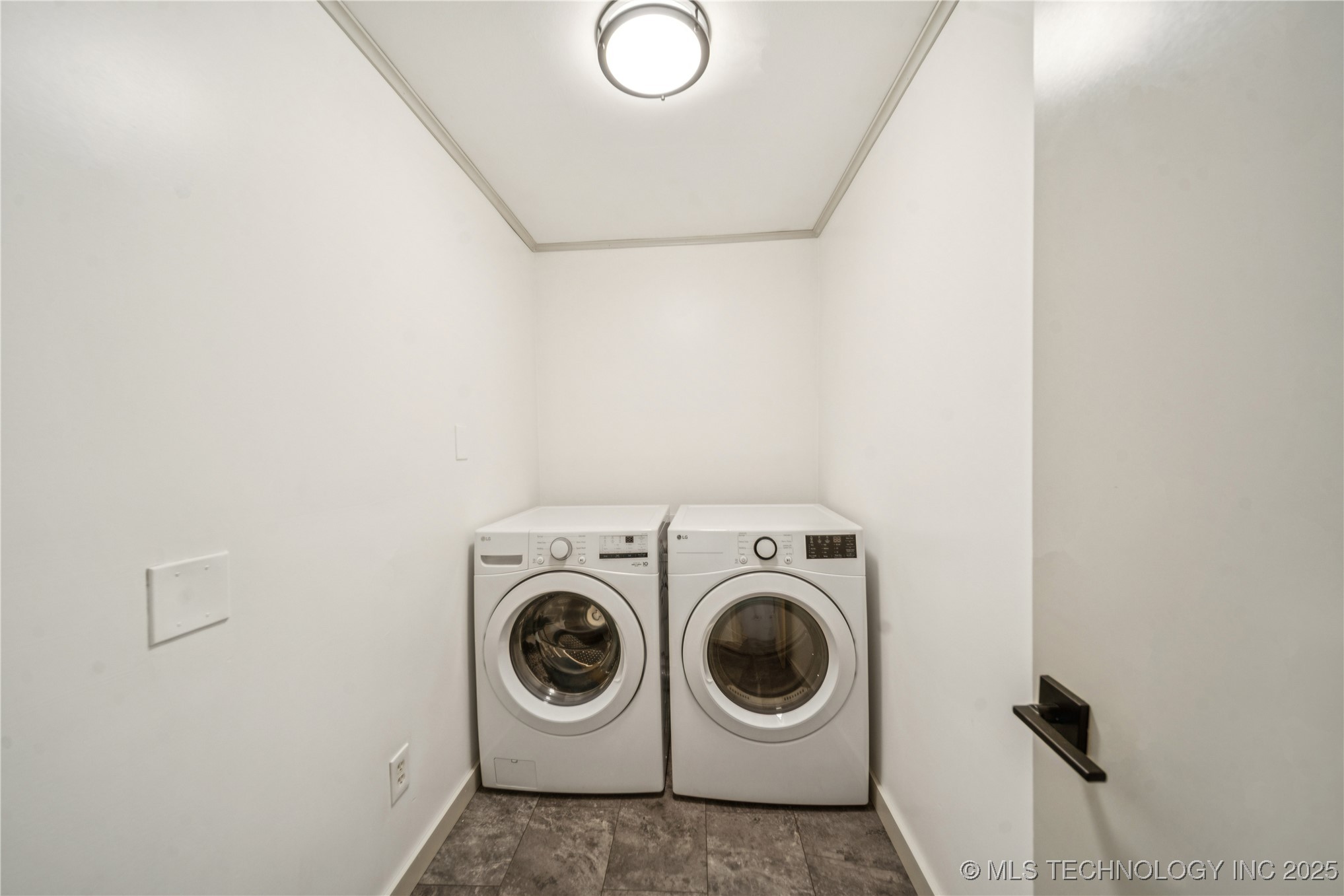 5642 S Richmond Avenue