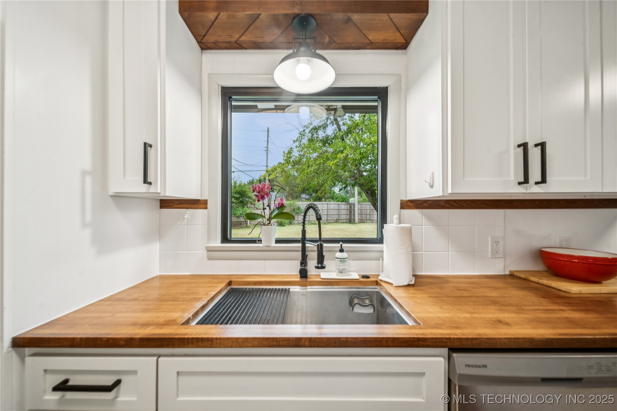 5642 S Richmond Avenue