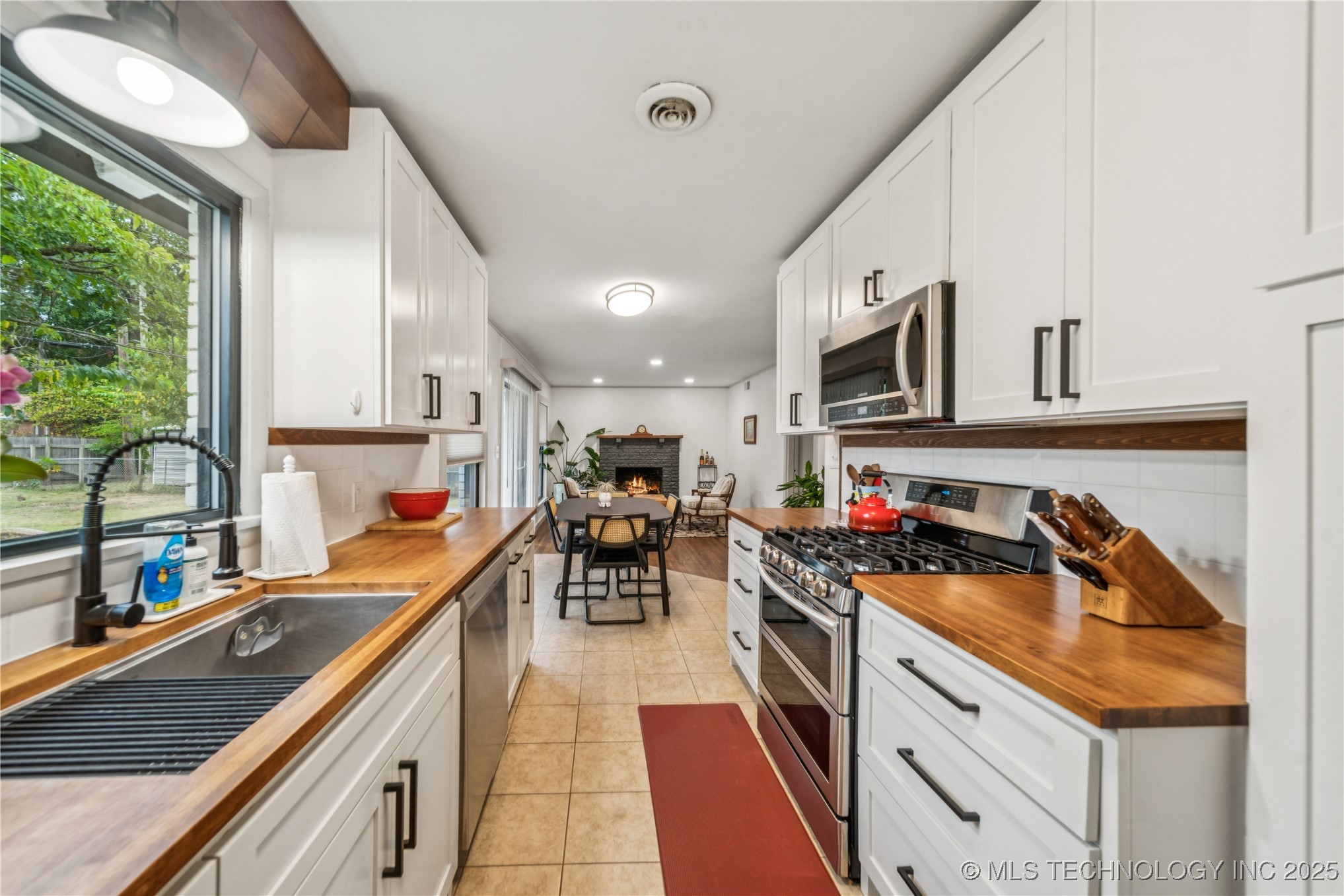 5642 S Richmond Avenue