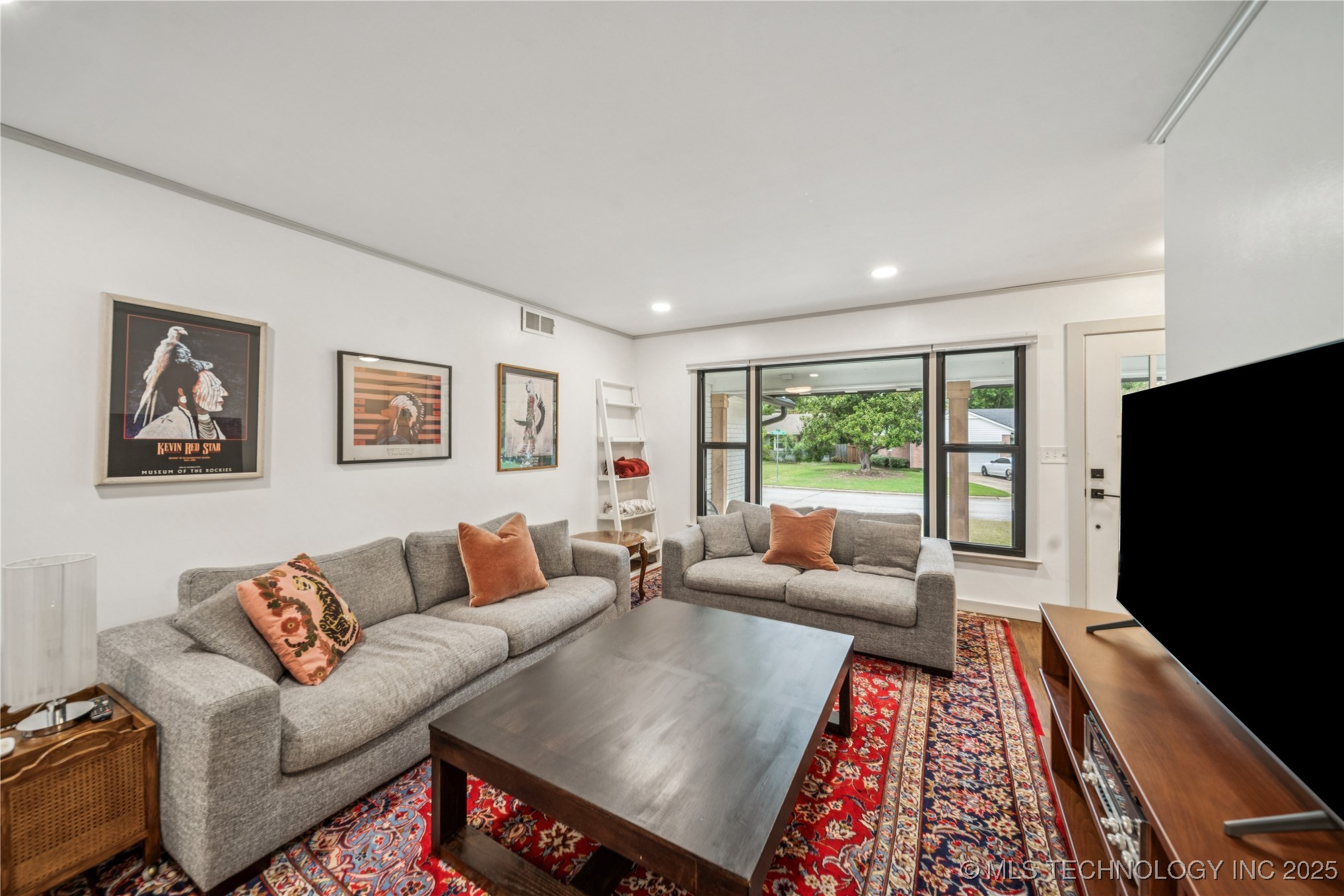 5642 S Richmond Avenue