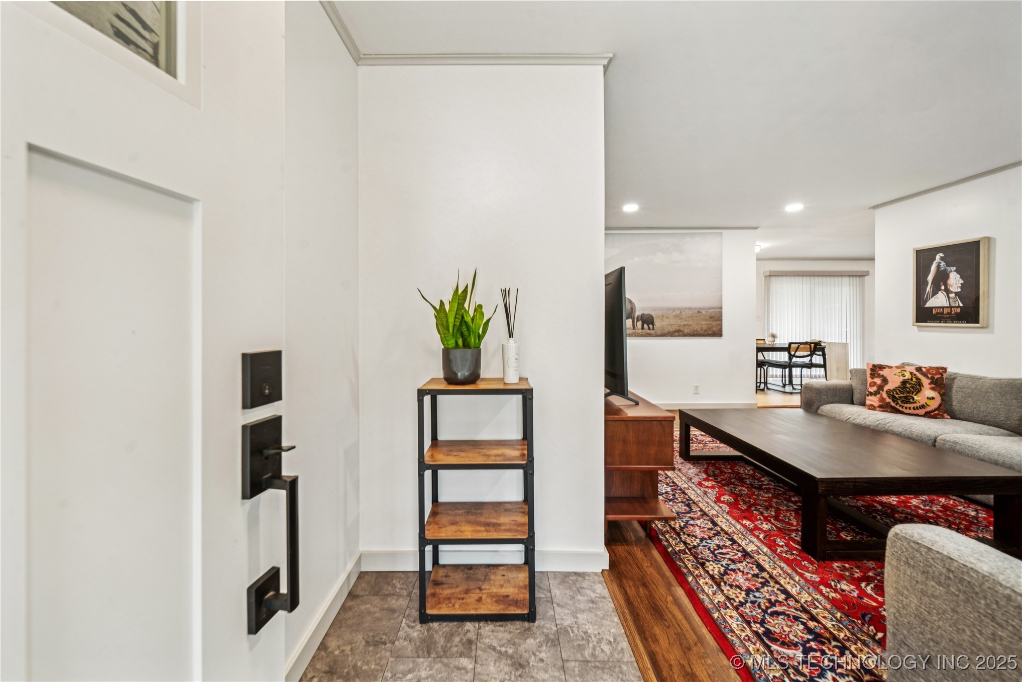 5642 S Richmond Avenue