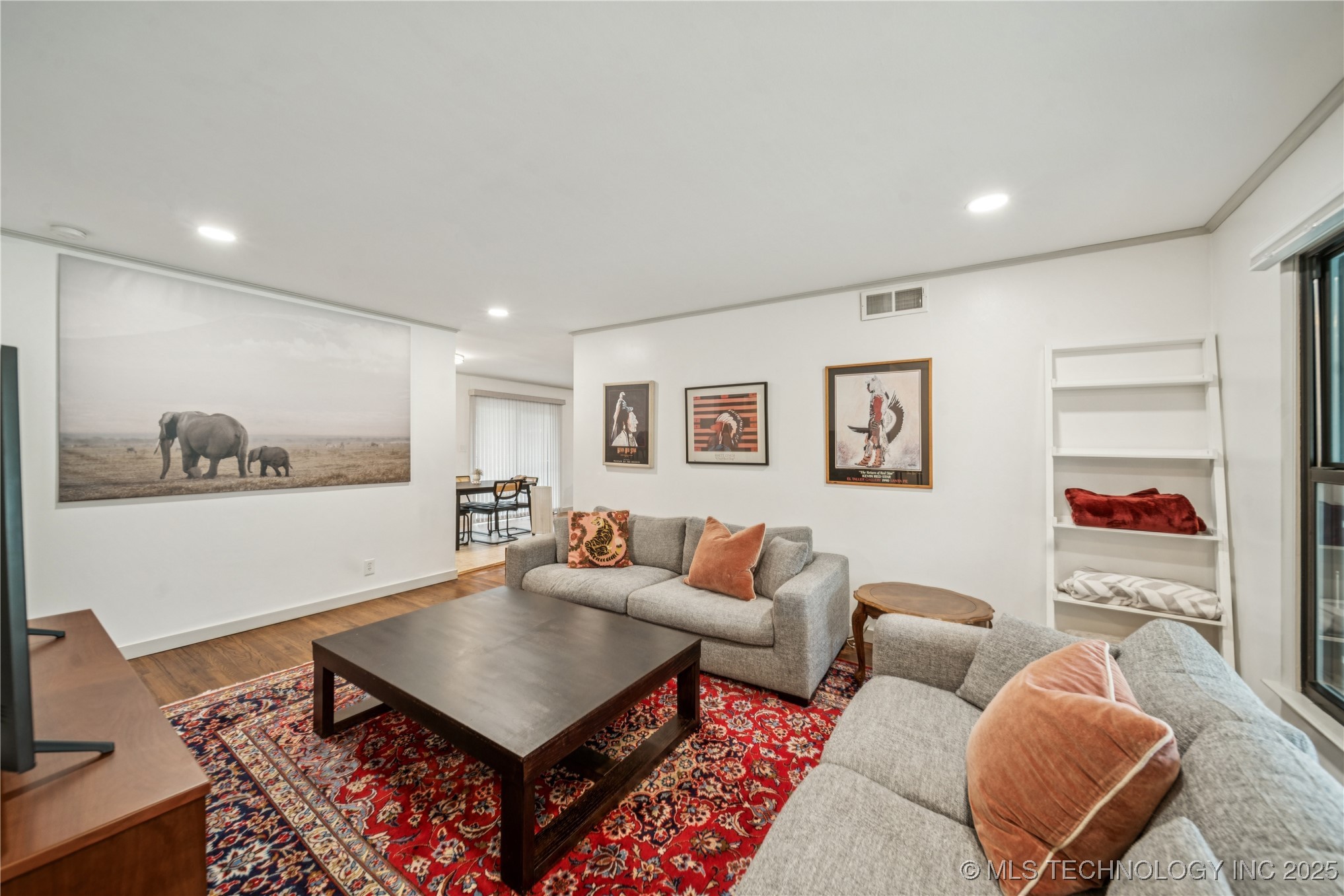 5642 S Richmond Avenue