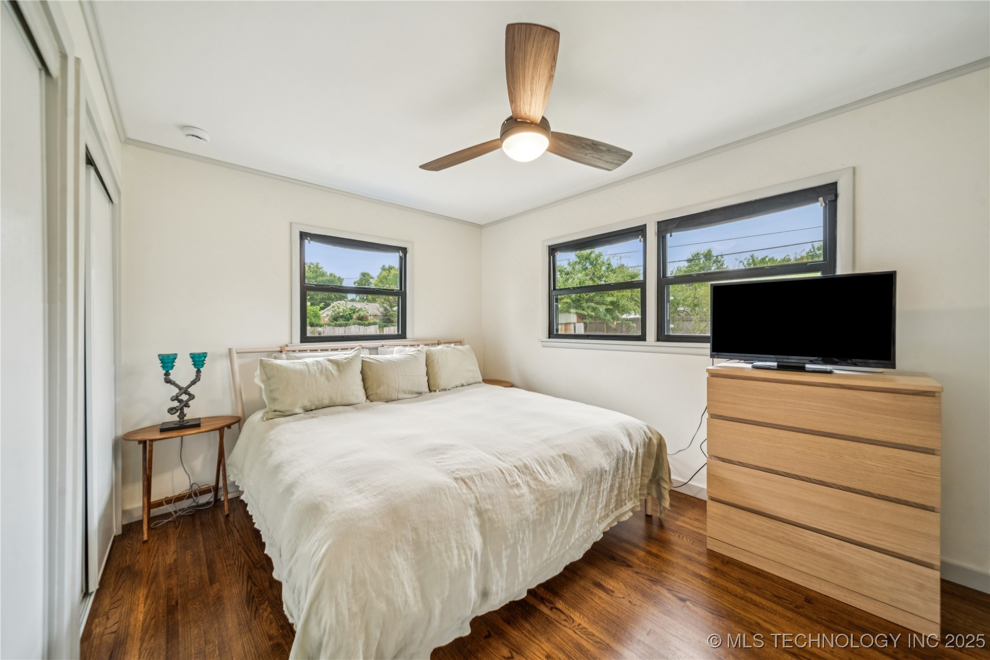 5642 S Richmond Avenue