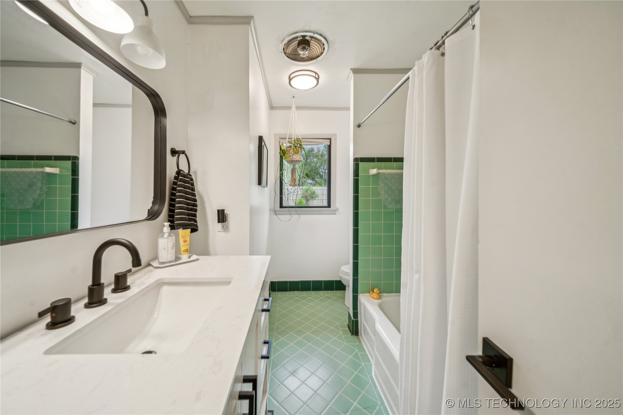 5642 S Richmond Avenue