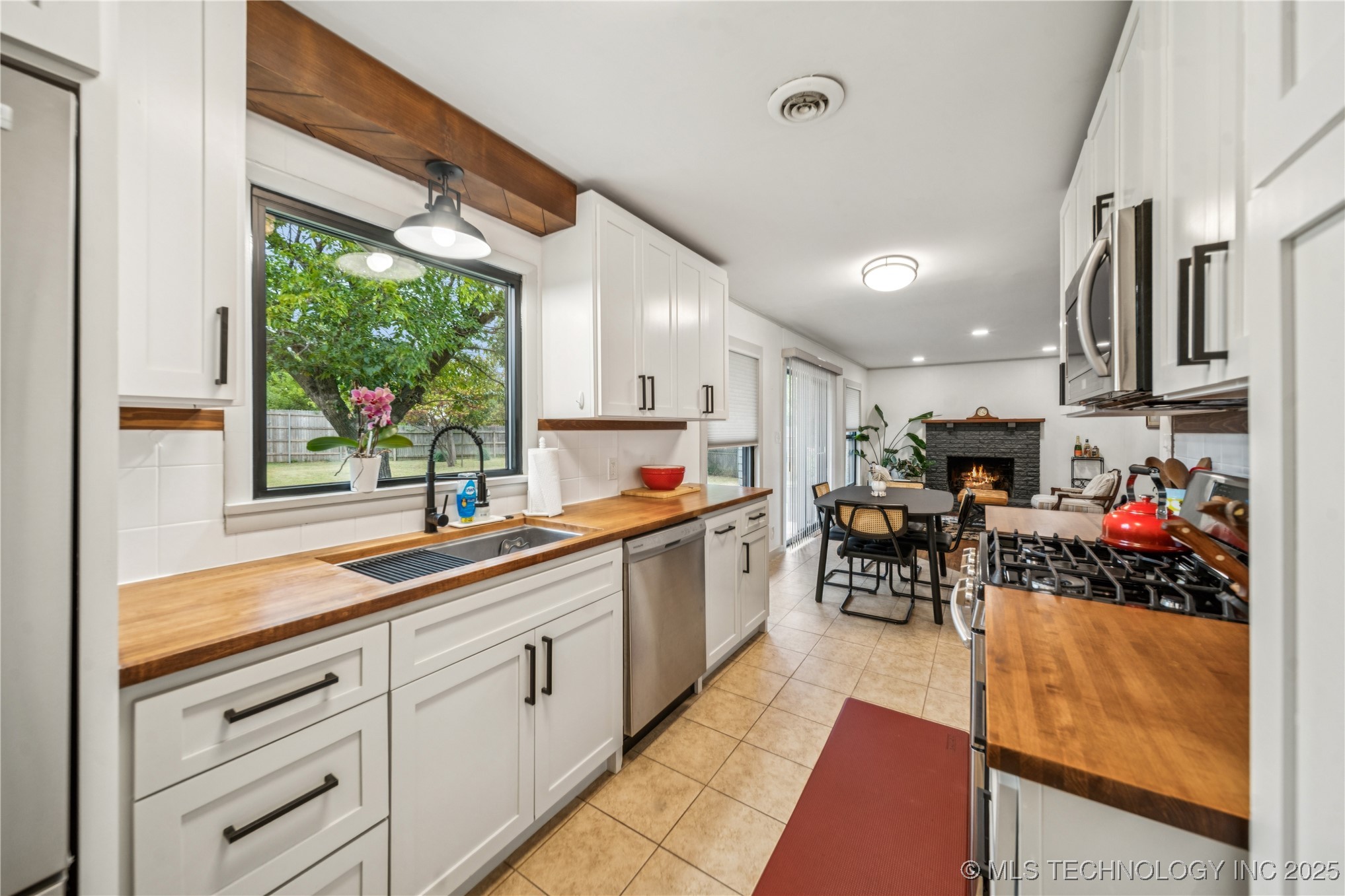 5642 S Richmond Avenue