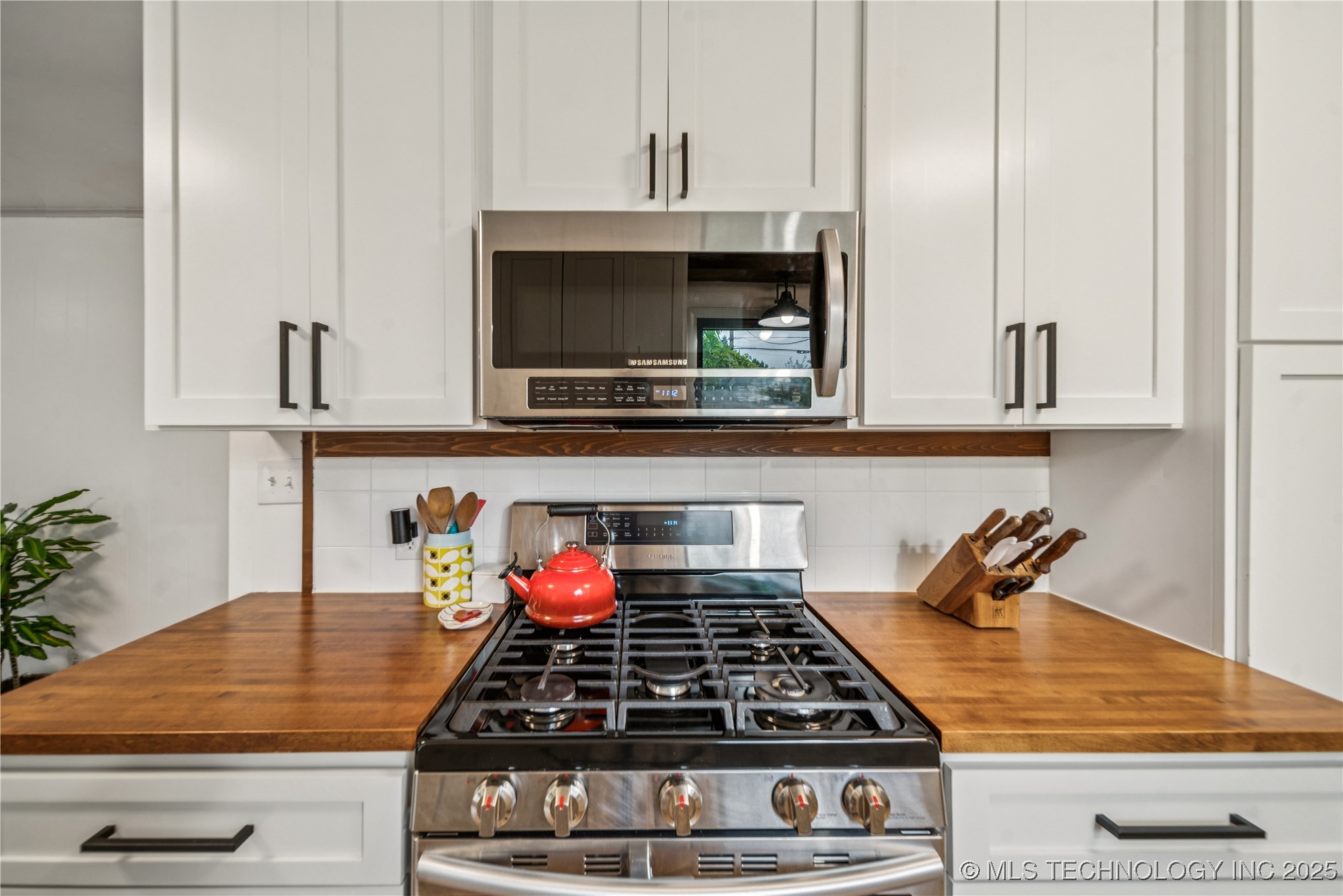 5642 S Richmond Avenue