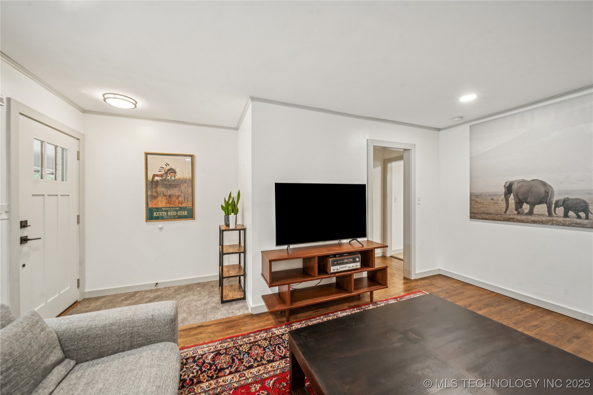 5642 S Richmond Avenue